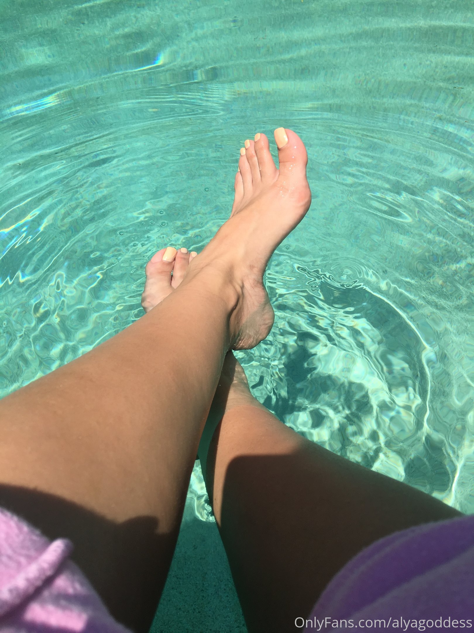 alyagoddess feet photo 3