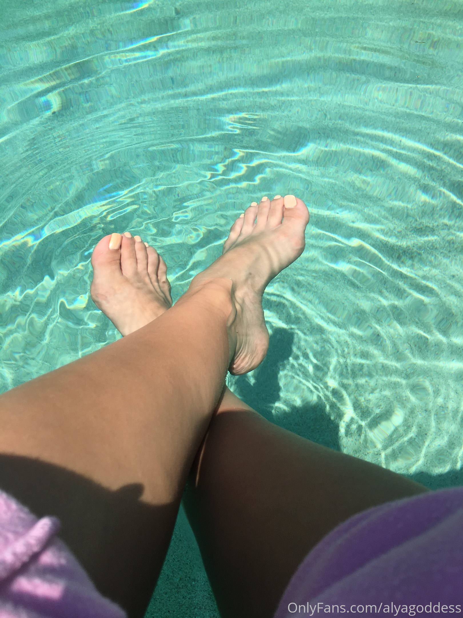 alyagoddess feet photo 19