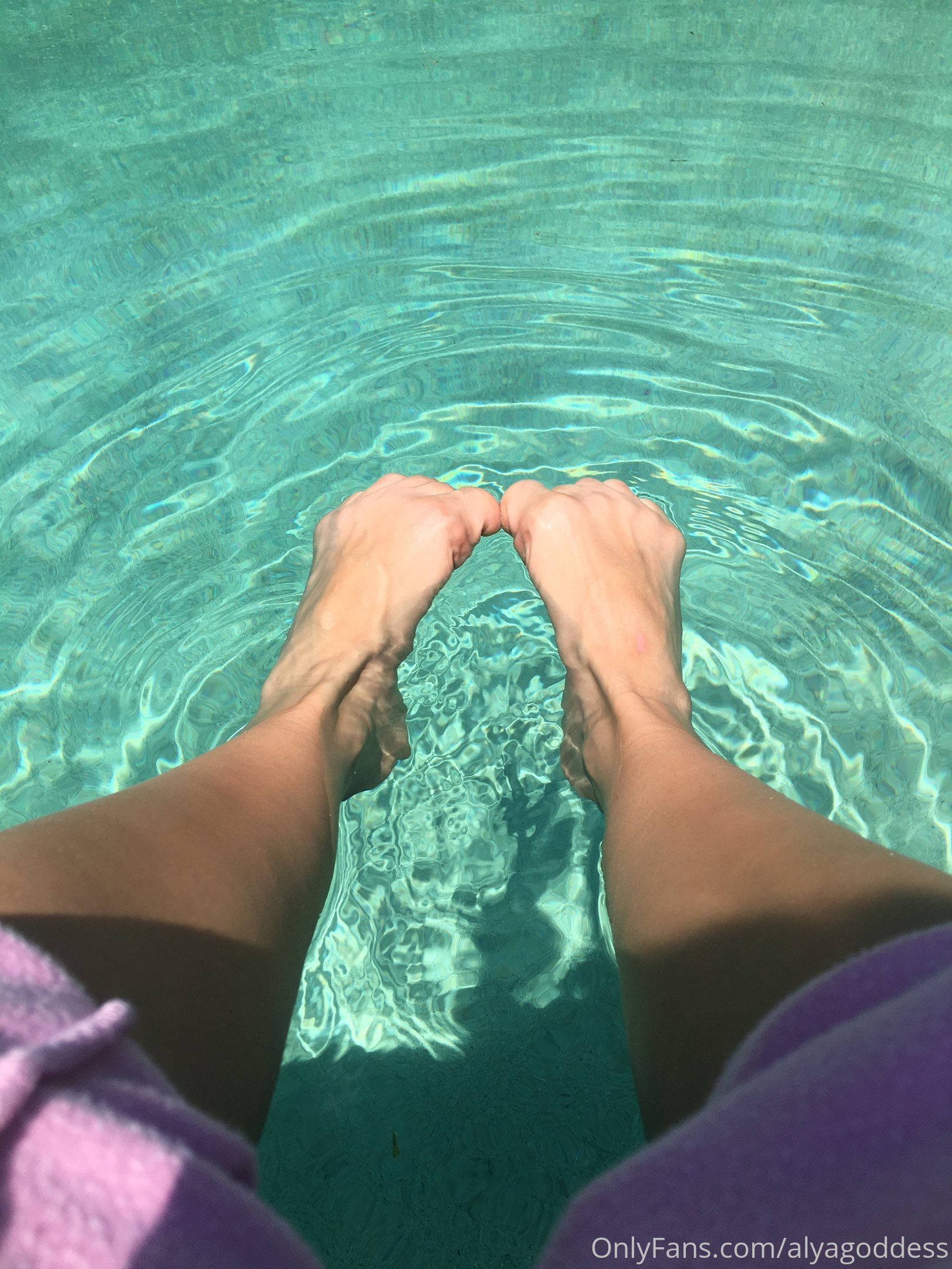 alyagoddess feet photo 17