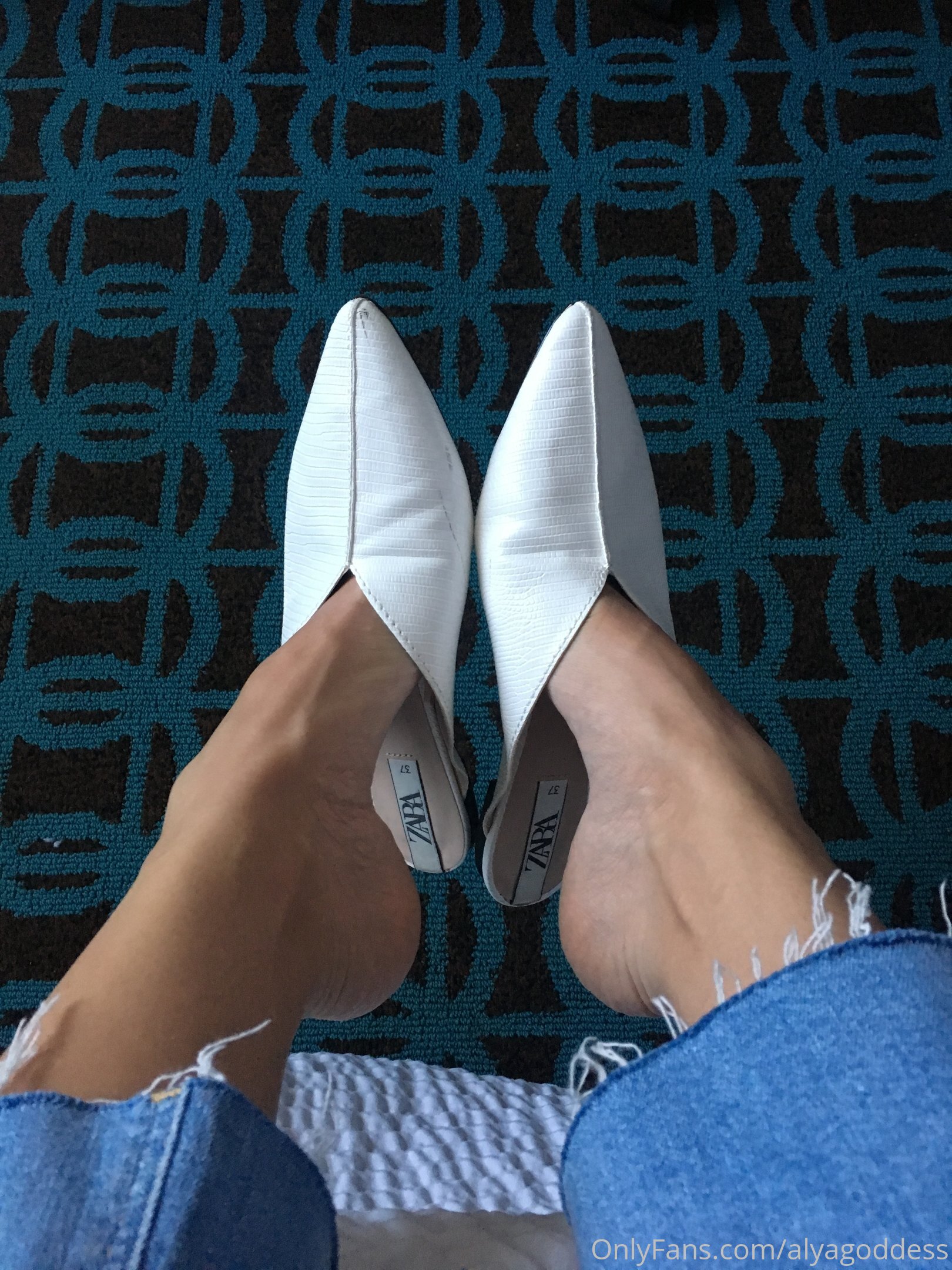 alyagoddess feet photo 14