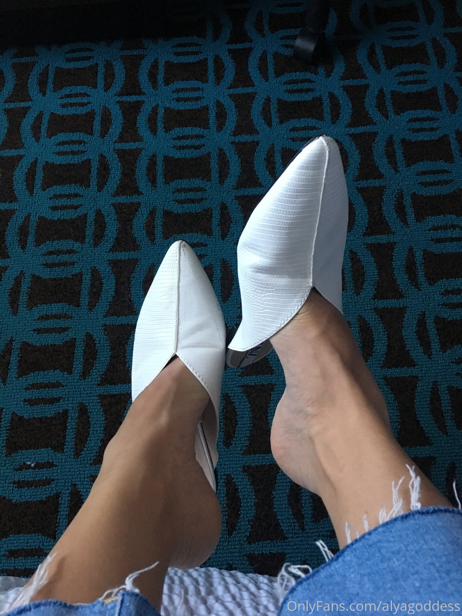 alyagoddess feet photo 9