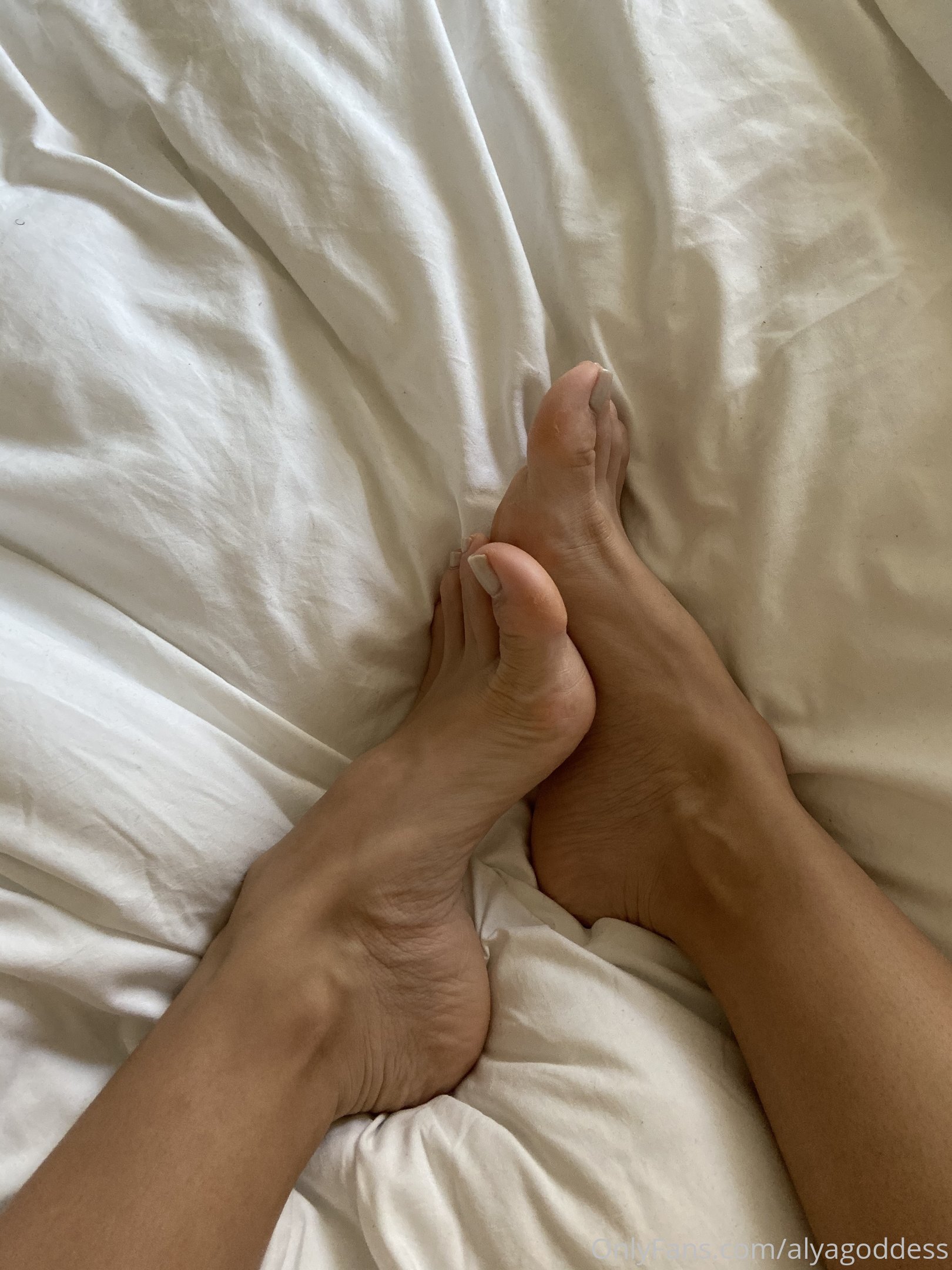 alyagoddess feet photo 2
