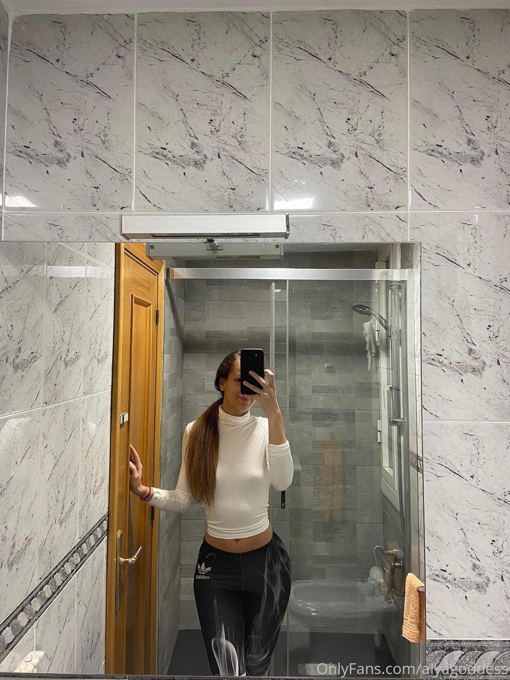 alyagoddess feet photo 17