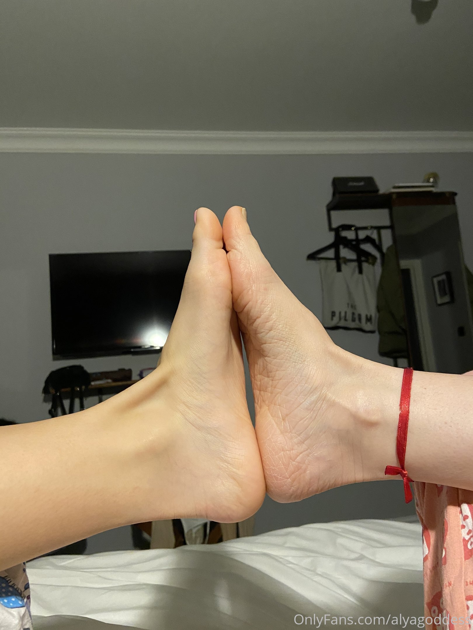 alyagoddess feet photo 19