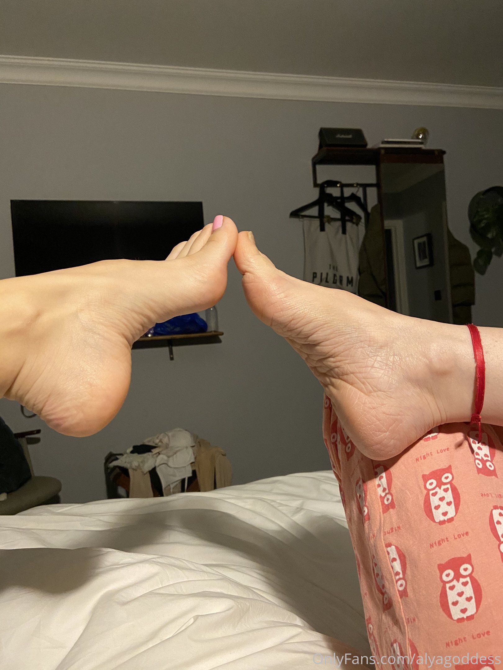 alyagoddess feet photo 22