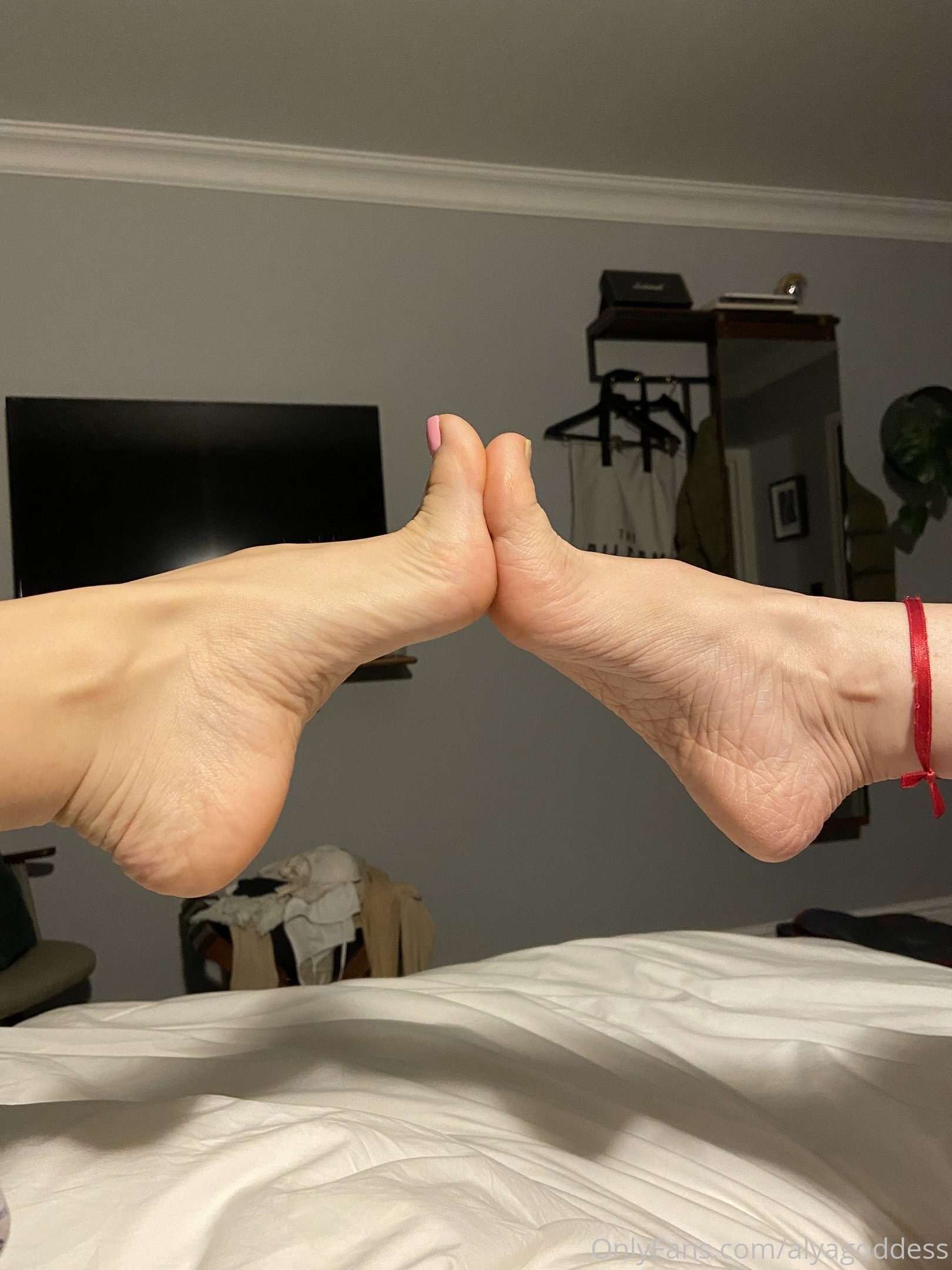 alyagoddess feet photo 24
