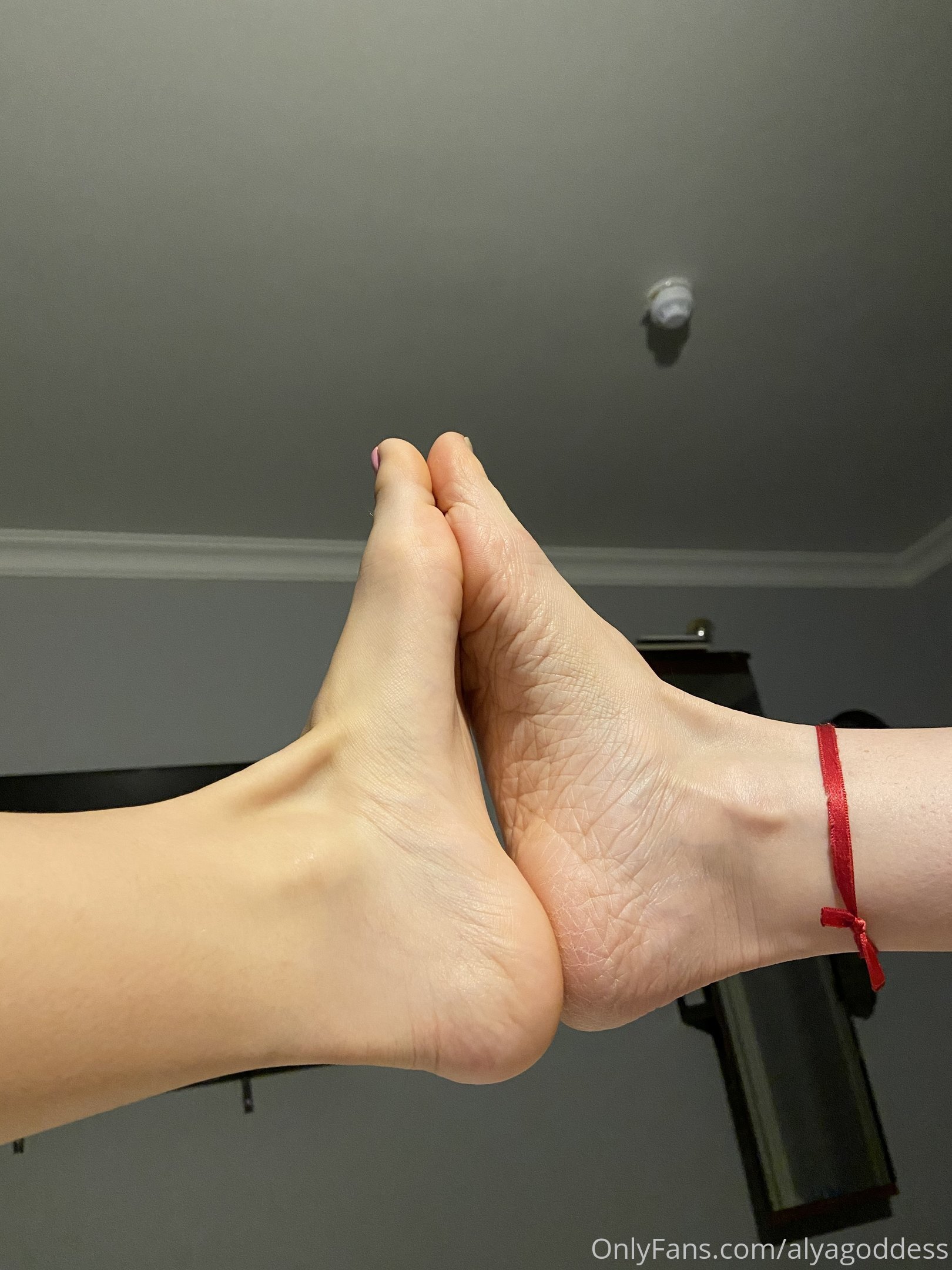 alyagoddess feet photo 11