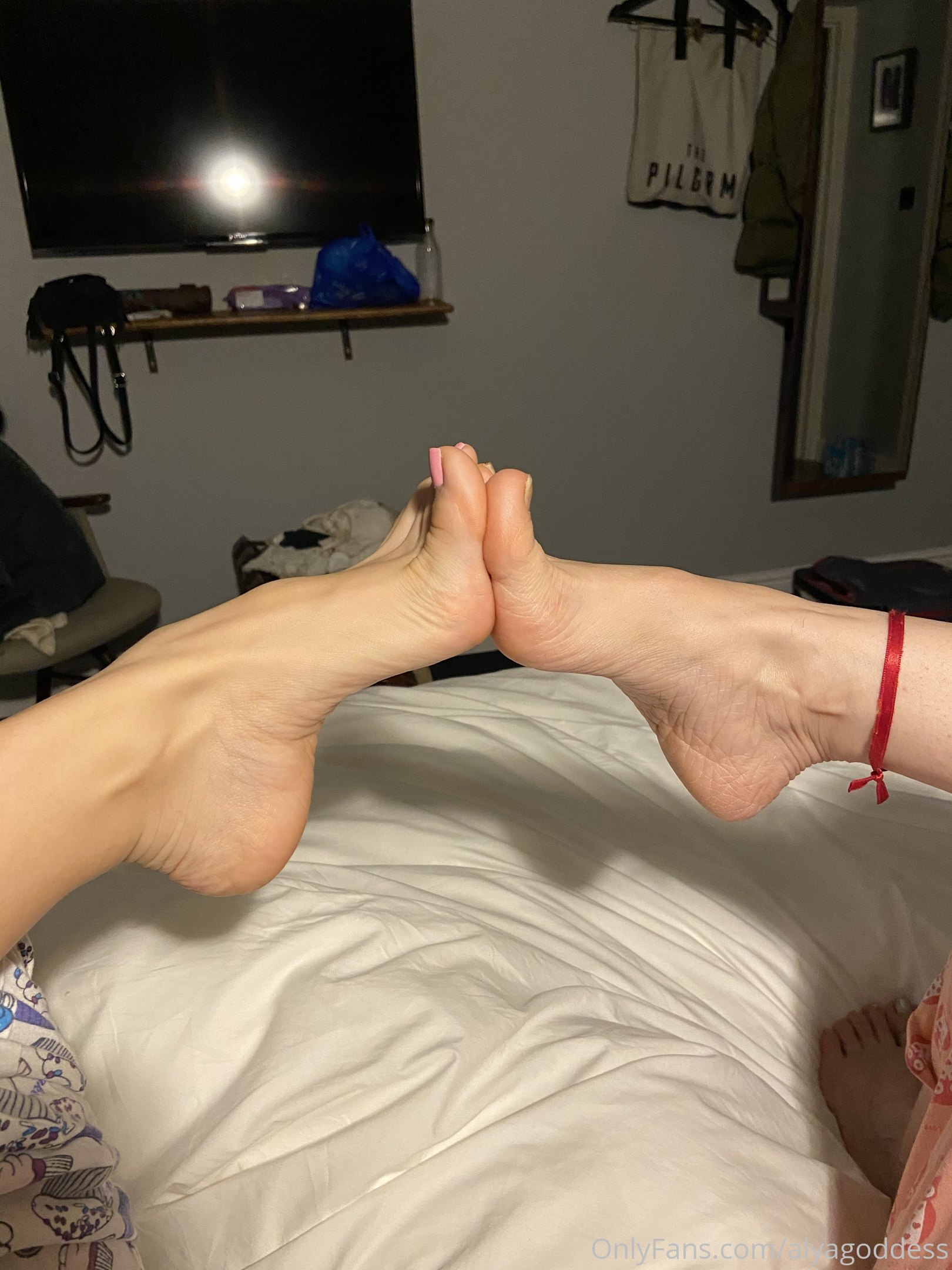 alyagoddess feet photo 13