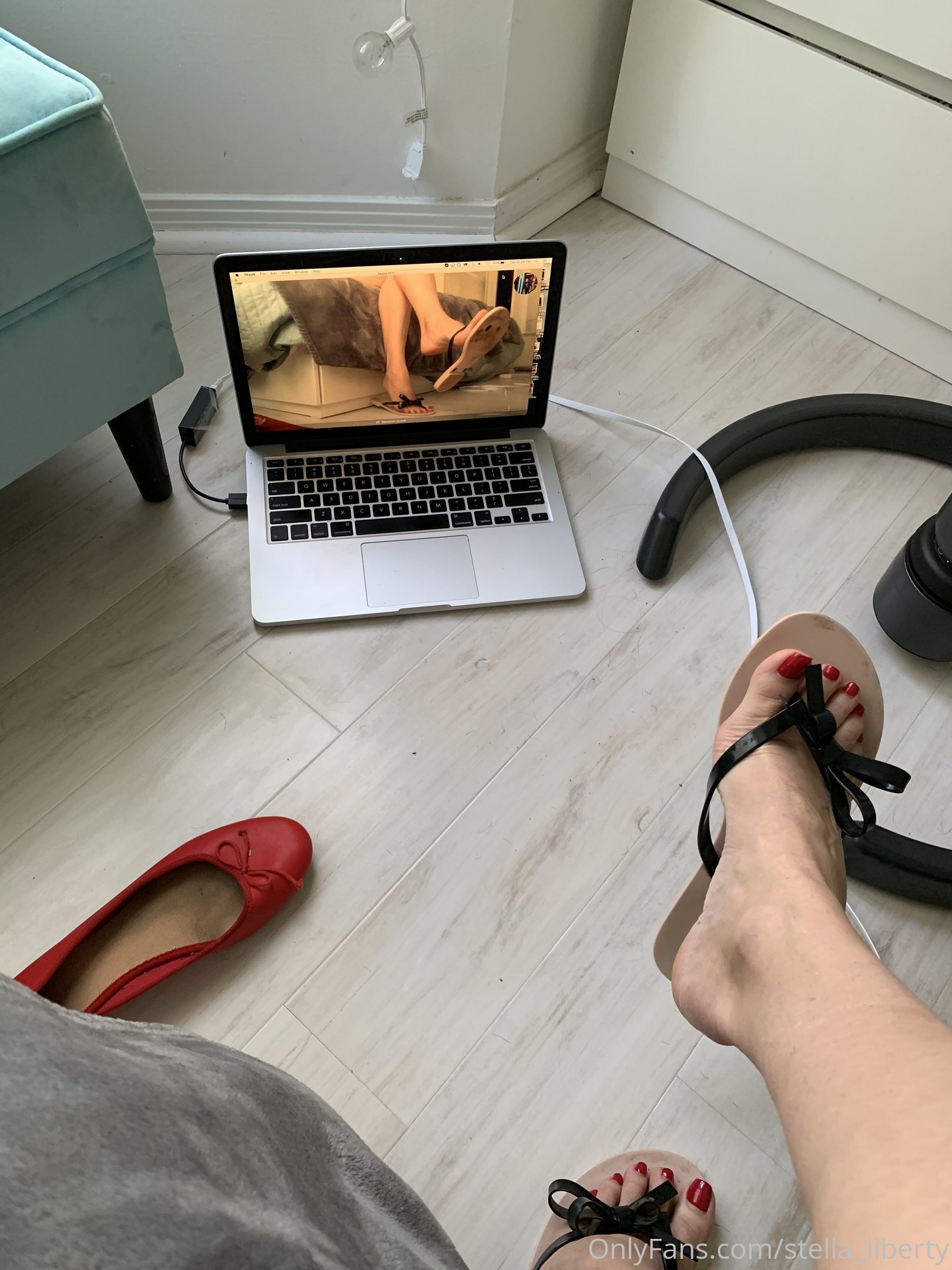 stella_liberty feet photo 2