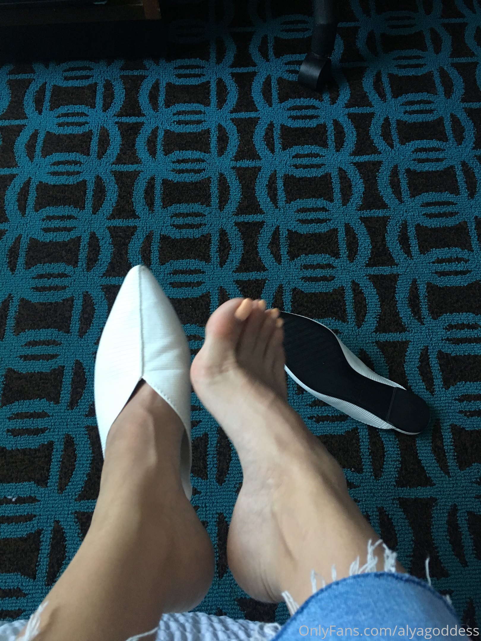 alyagoddess feet photo 4