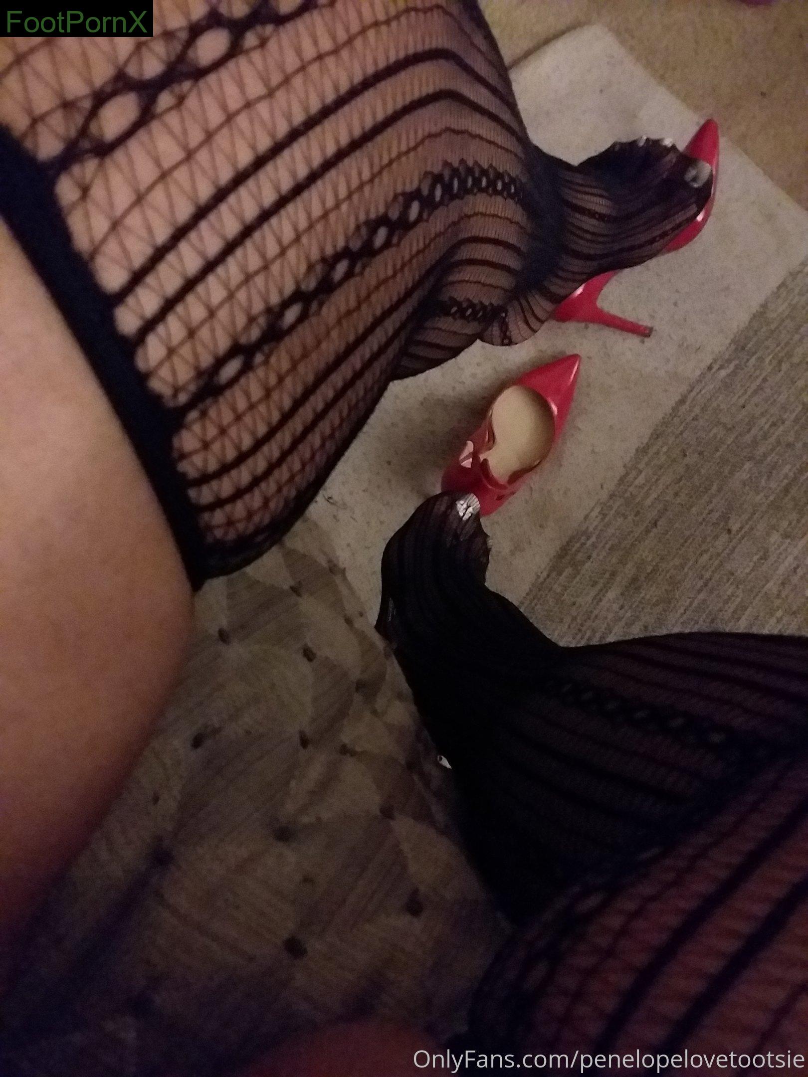 penelopelovetootsiez feet photo 10
