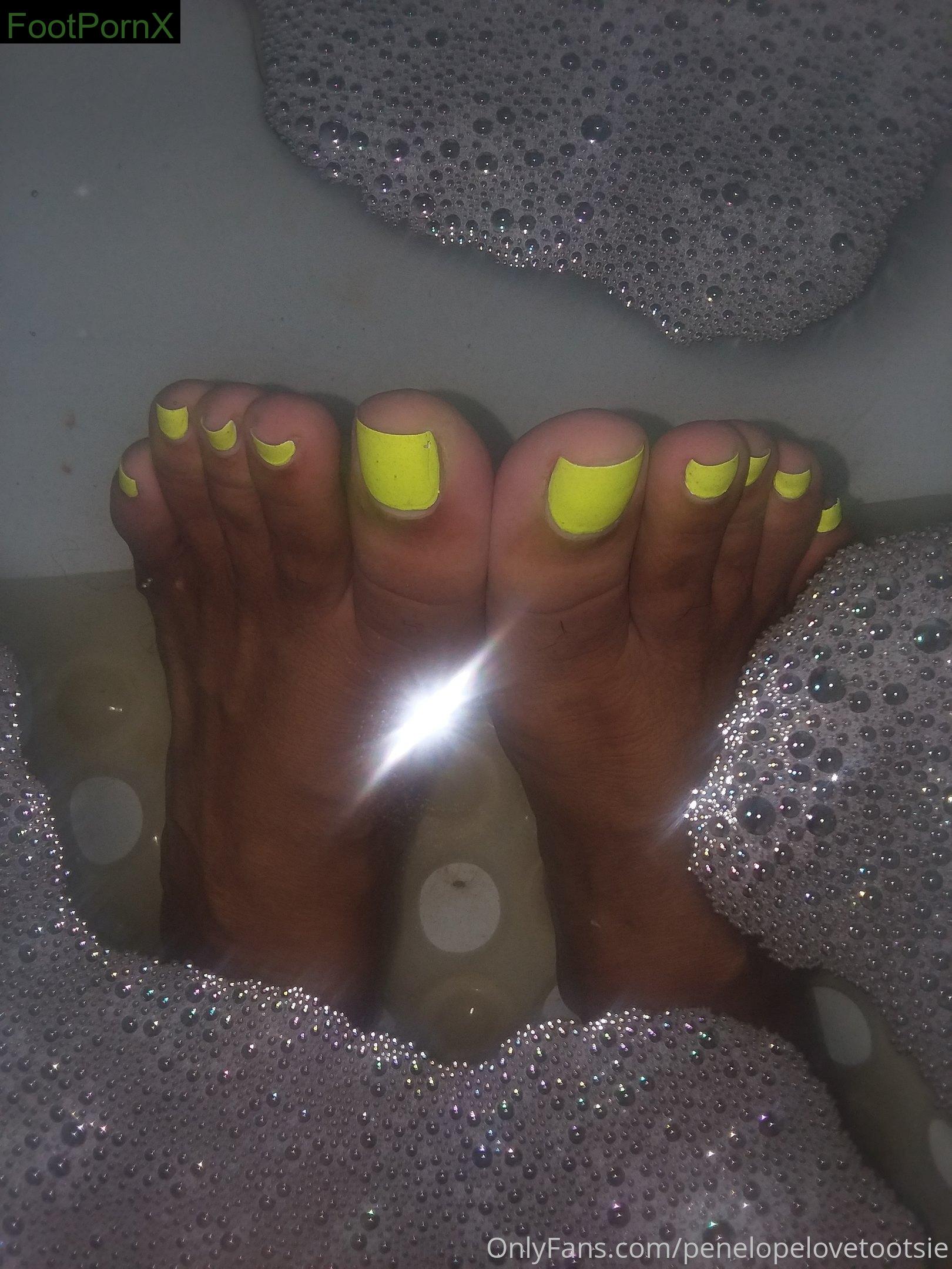 penelopelovetootsiez feet photo 6