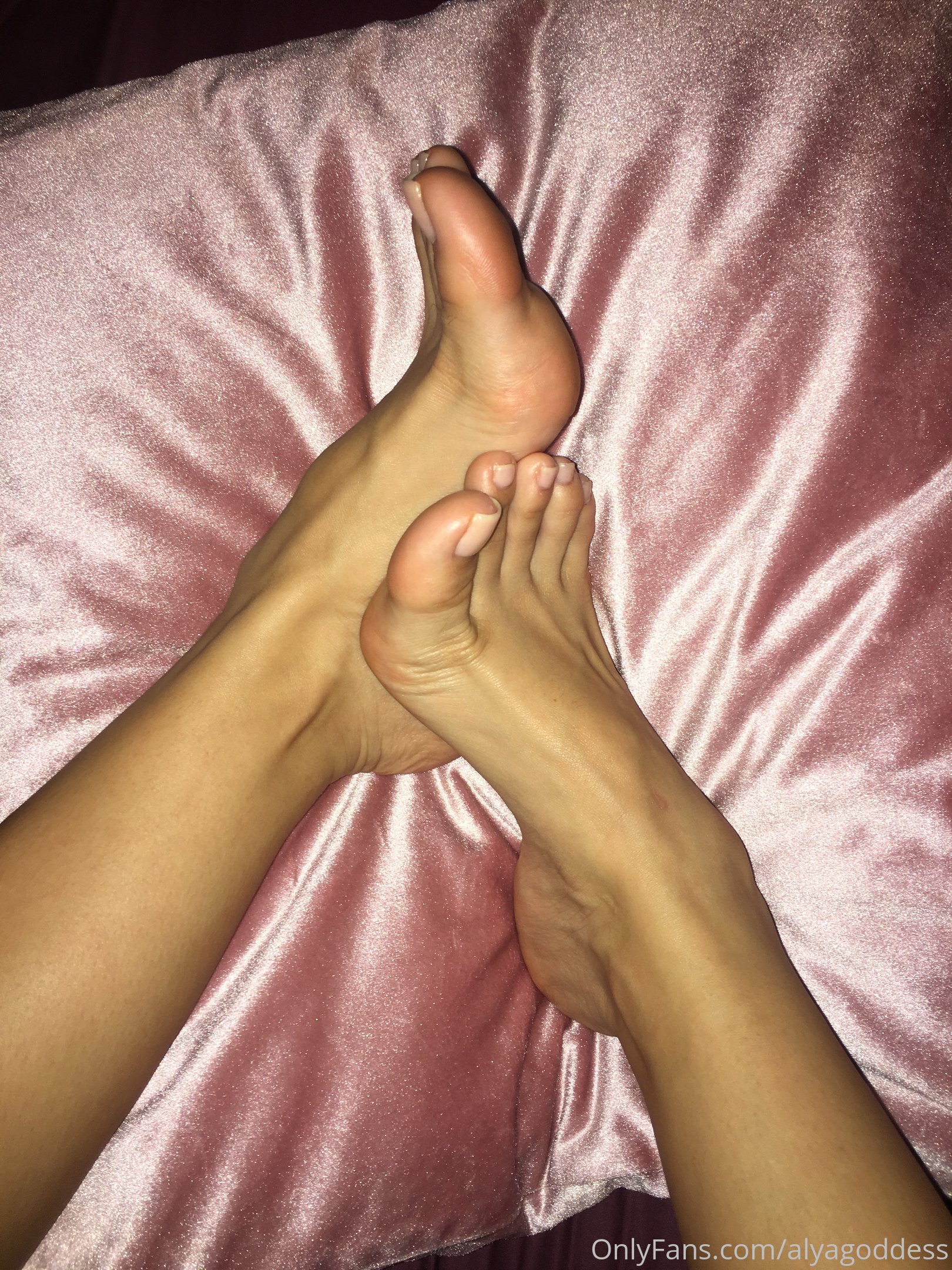 alyagoddess feet photo 5