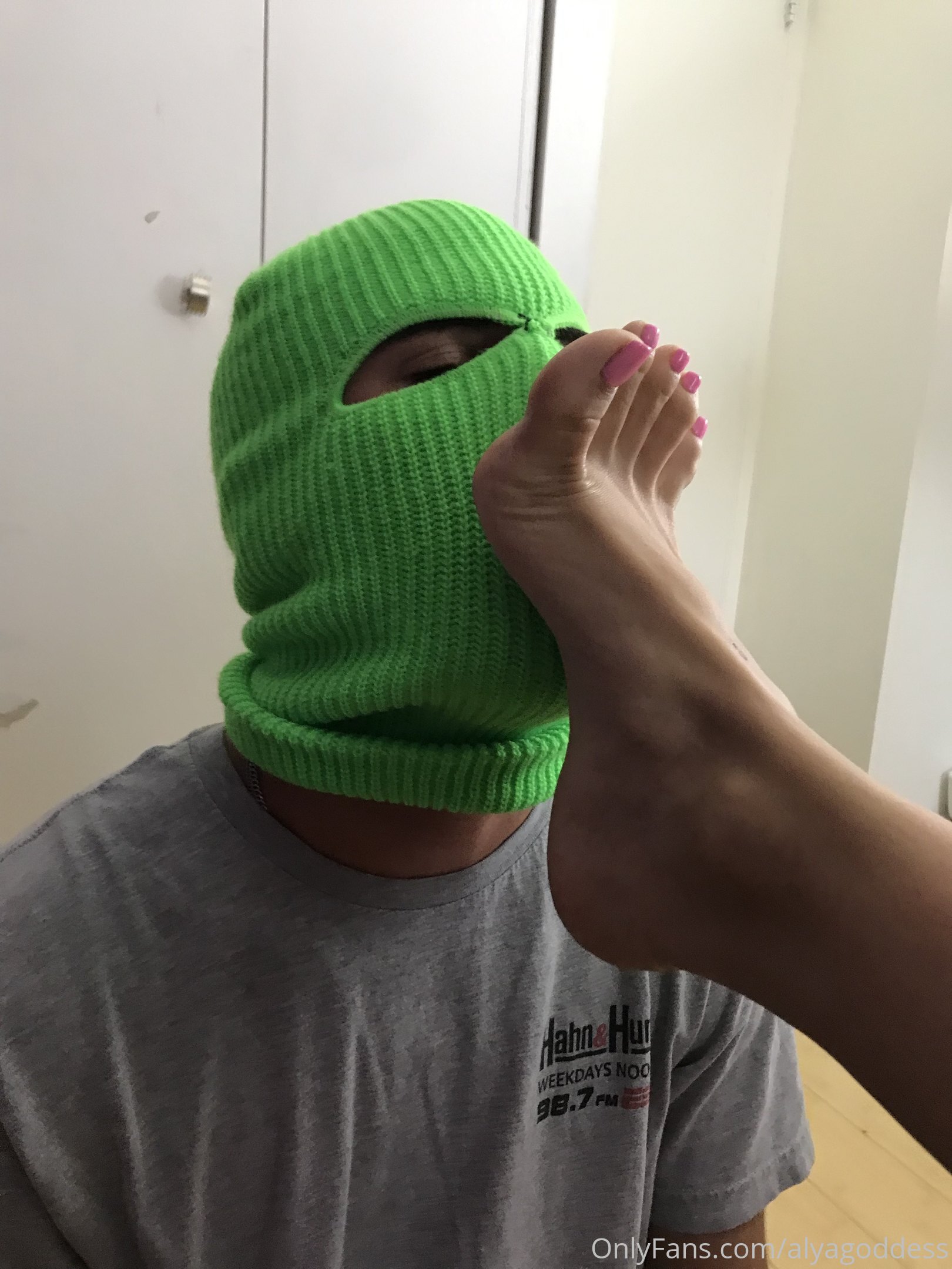alyagoddess feet photo 16