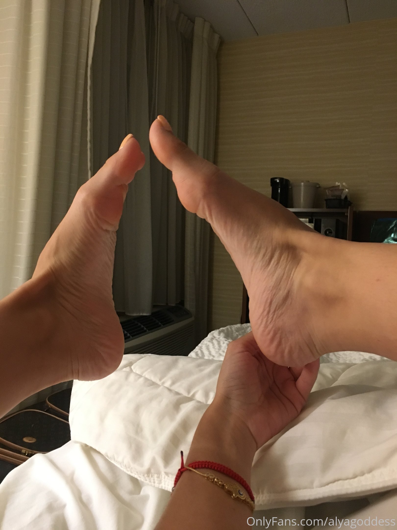 alyagoddess feet photo 14