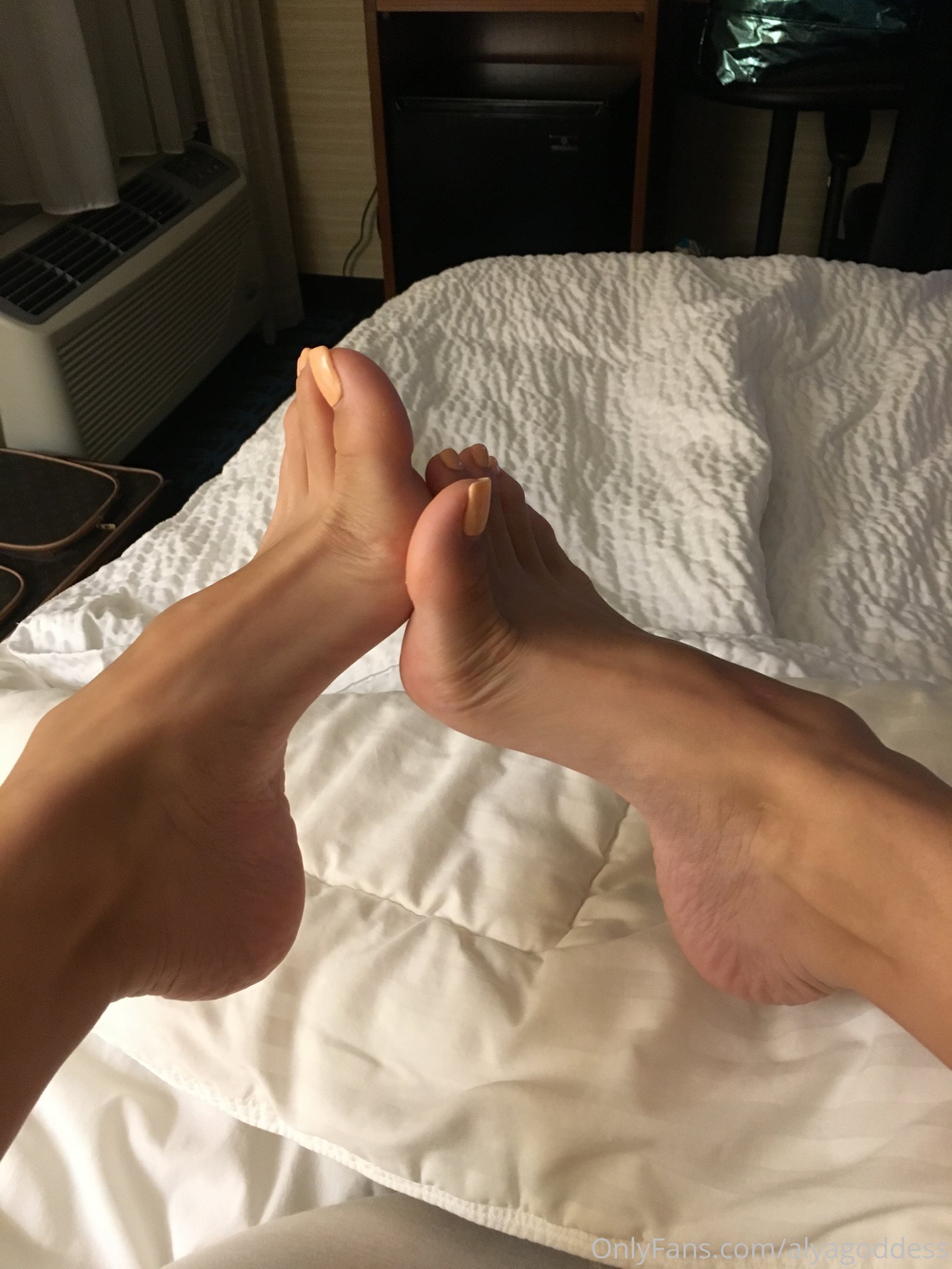 alyagoddess feet photo 16