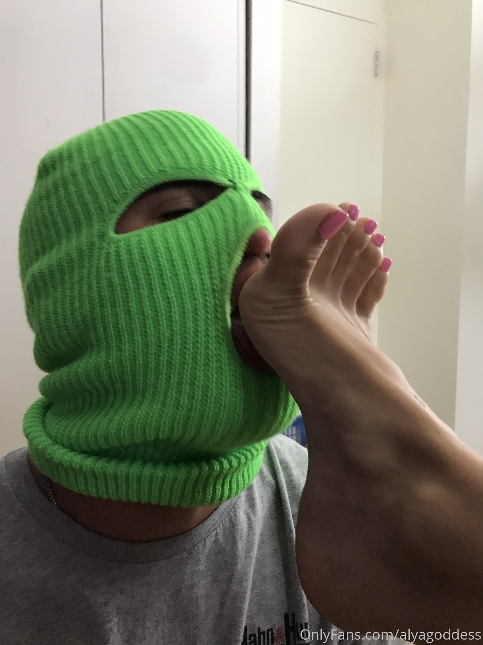 alyagoddess feet photo 16