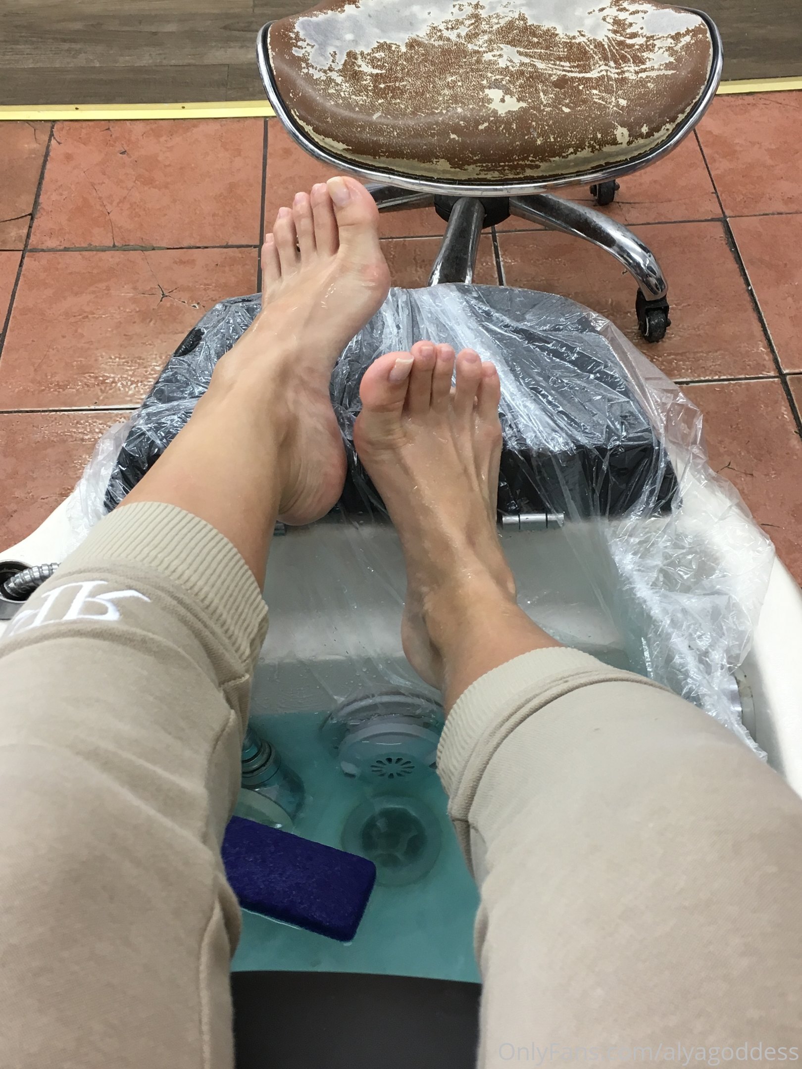 alyagoddess feet photo 21