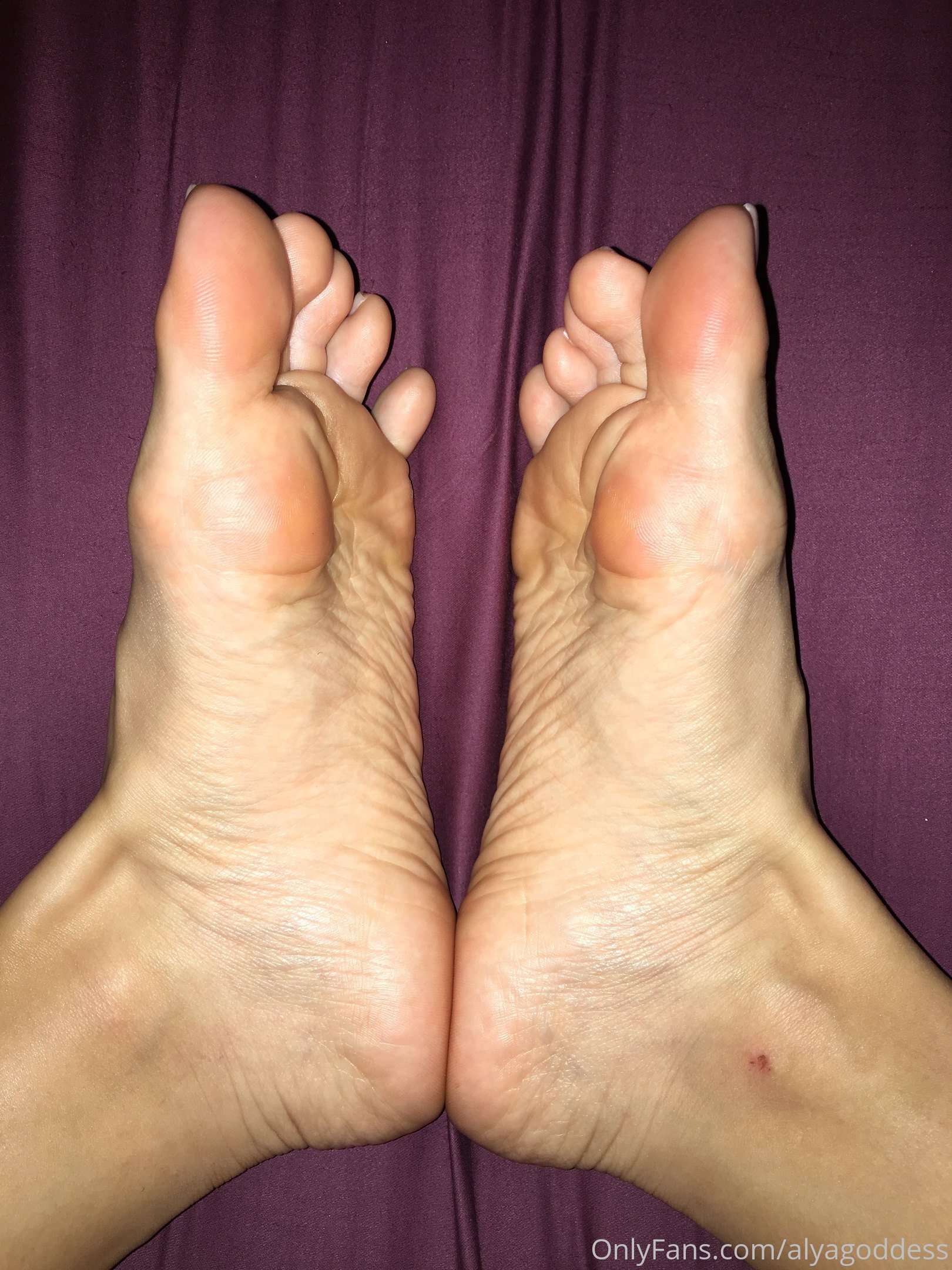 alyagoddess feet photo 2