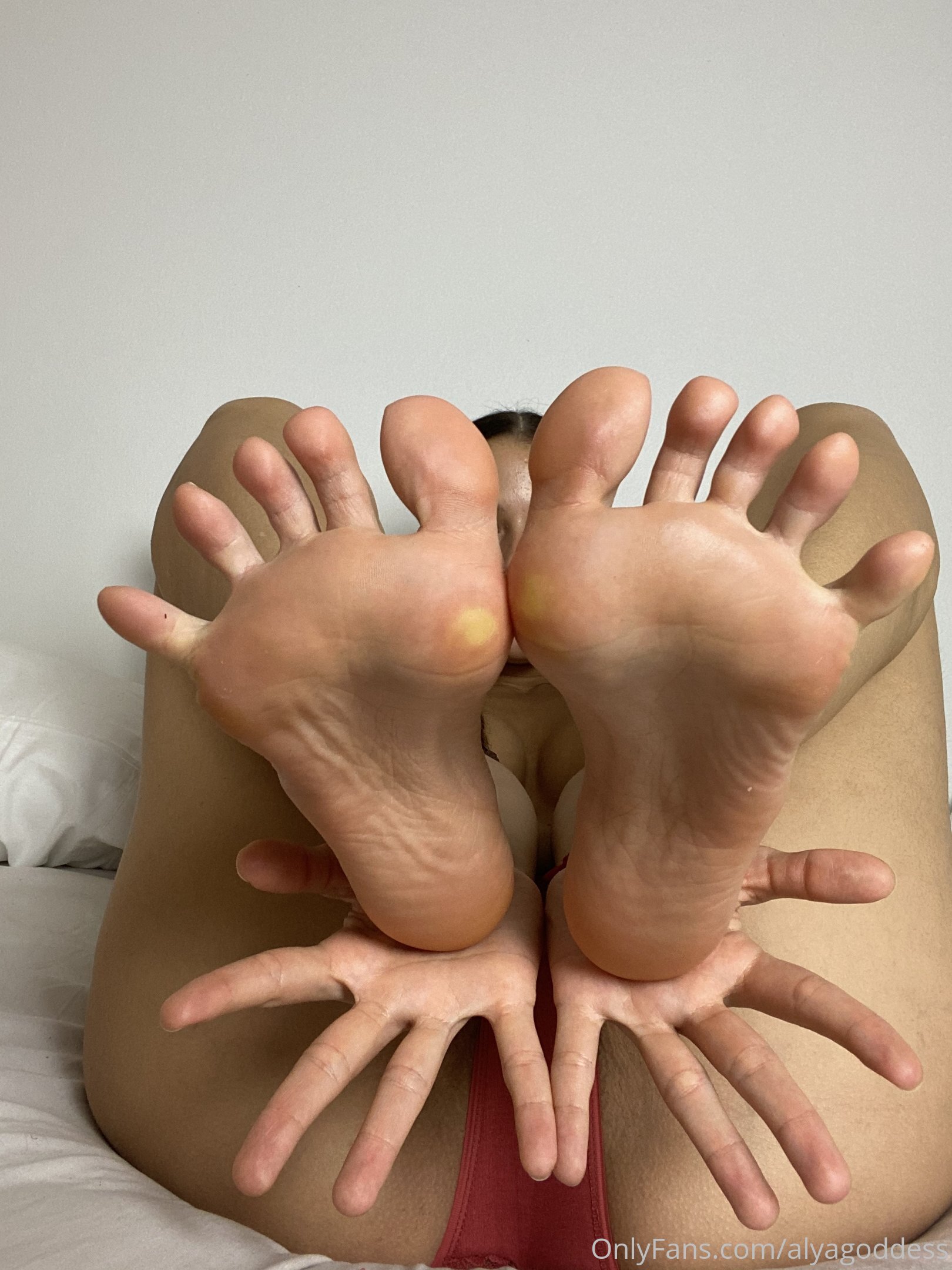 alyagoddess feet photo 23
