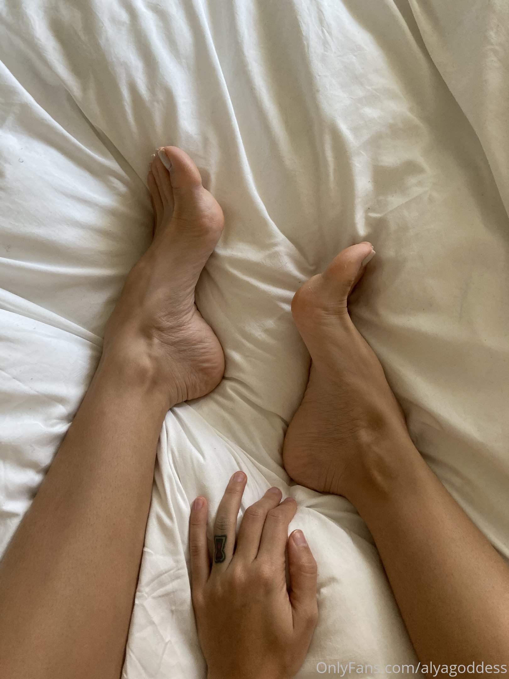 alyagoddess feet photo 14