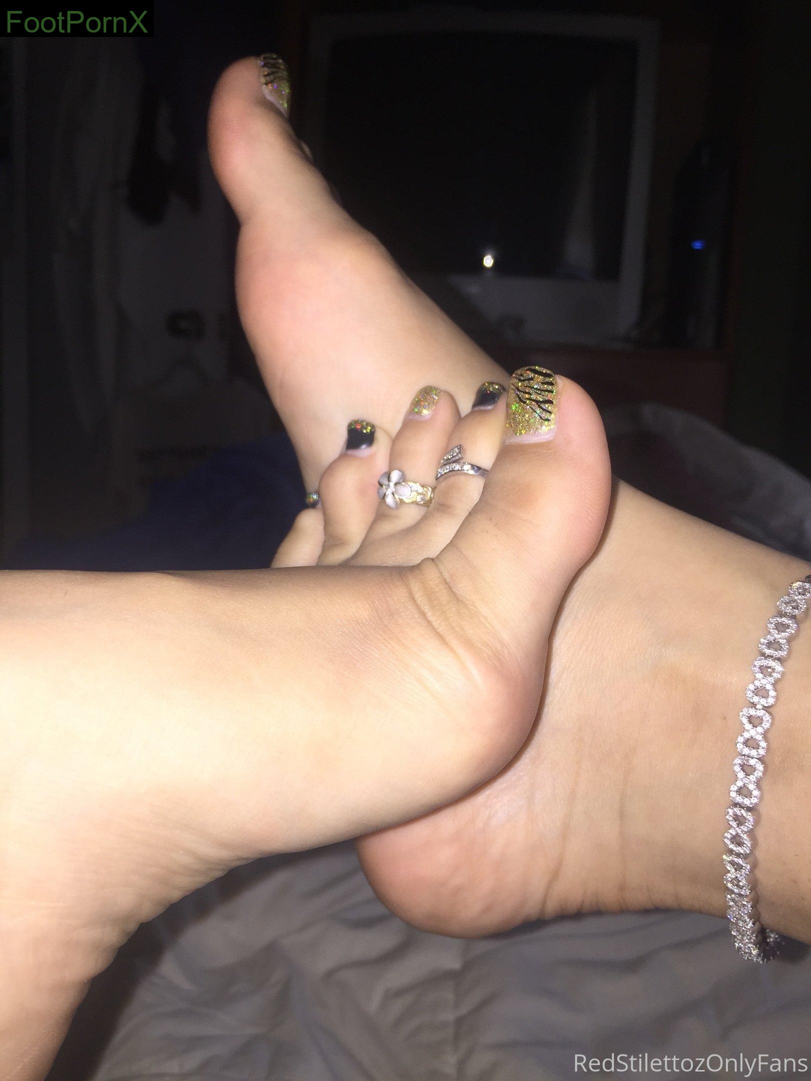 redstilettoz feet photo 2