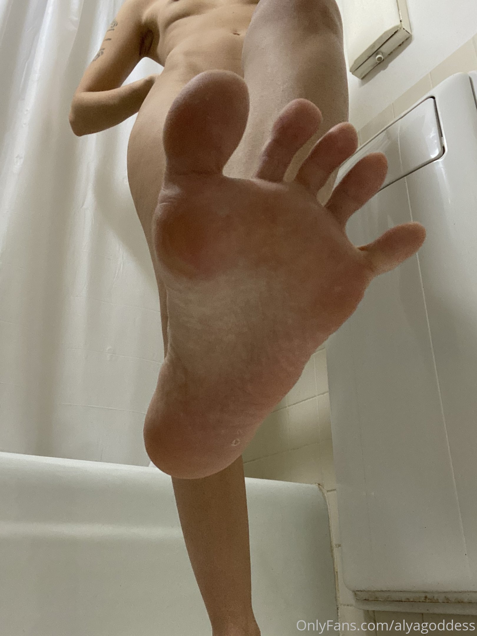 alyagoddess feet photo 18