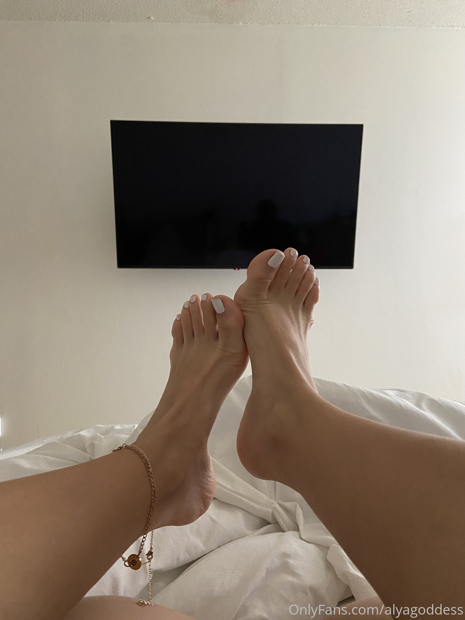 alyagoddess feet photo 14