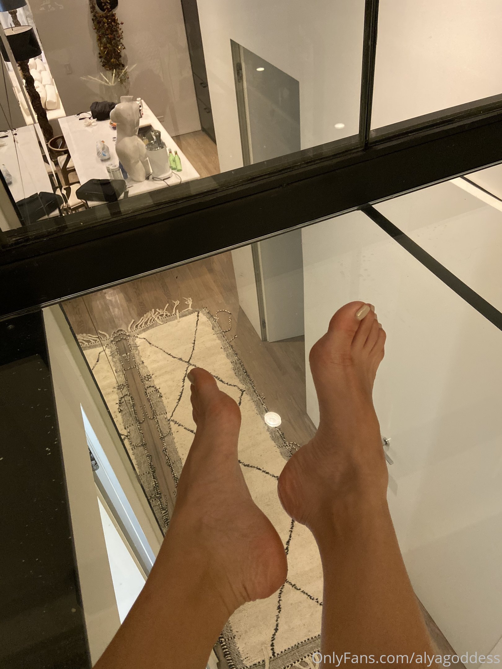 alyagoddess feet photo 5