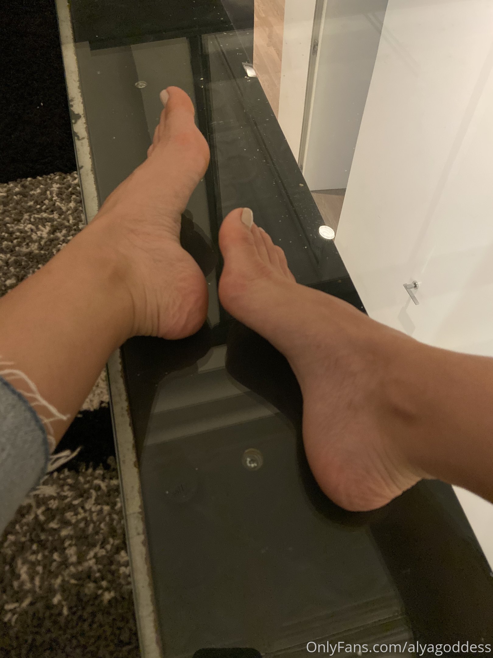 alyagoddess feet photo 8