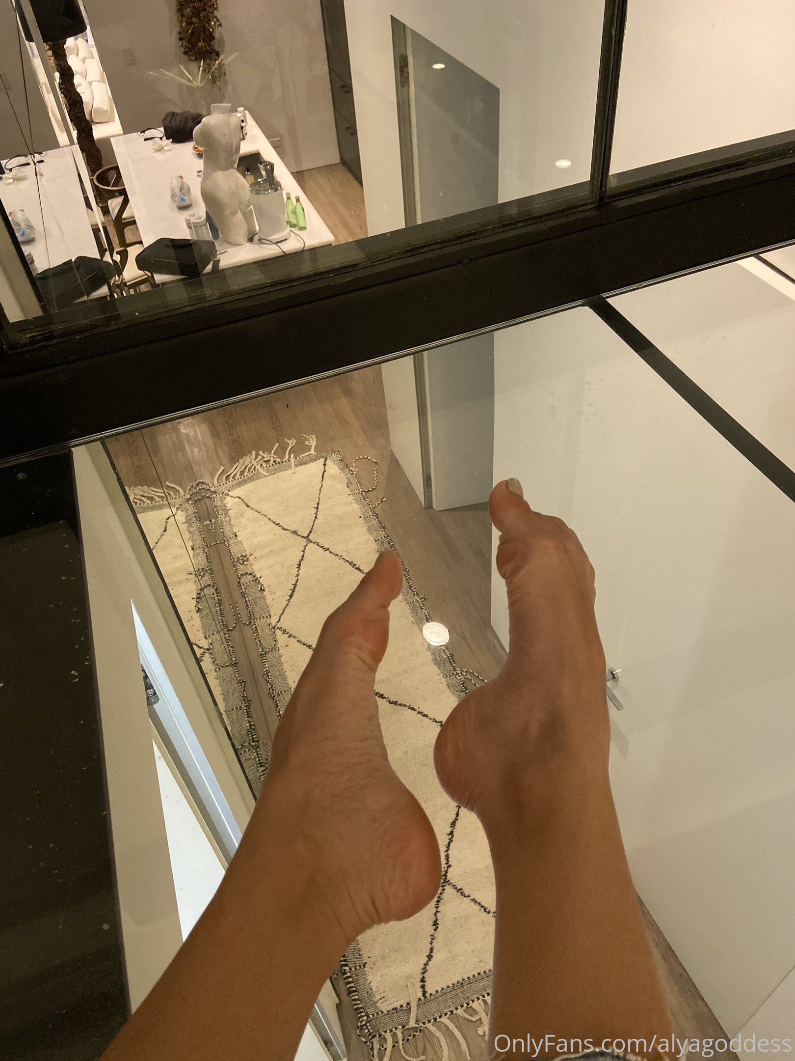 alyagoddess feet photo 2