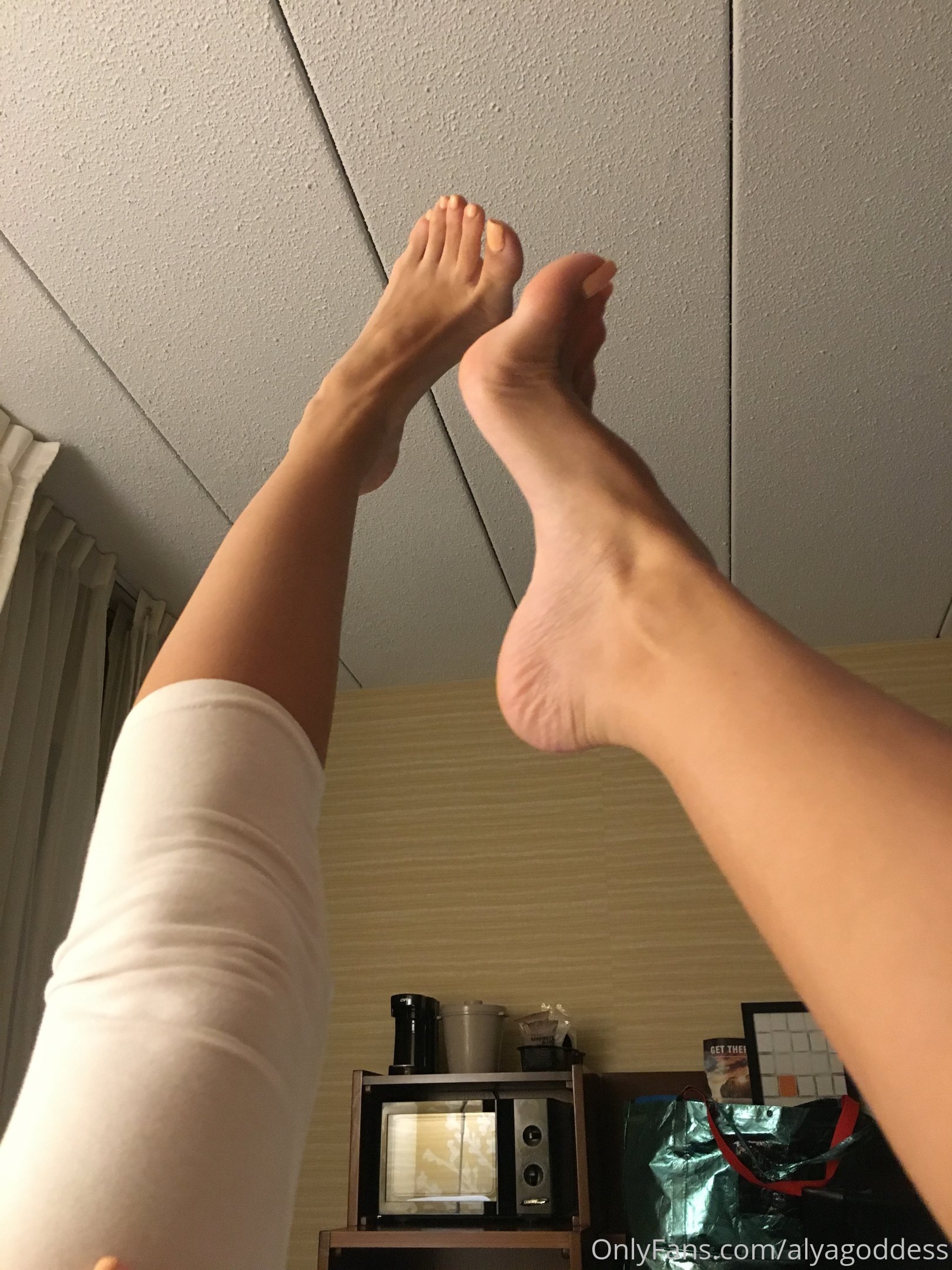 alyagoddess feet photo 12