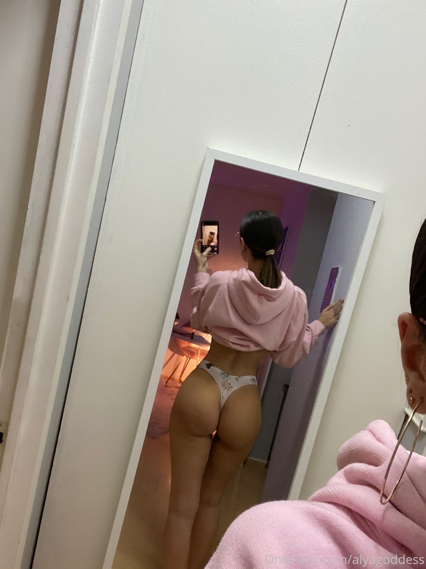 alyagoddess feet photo 8