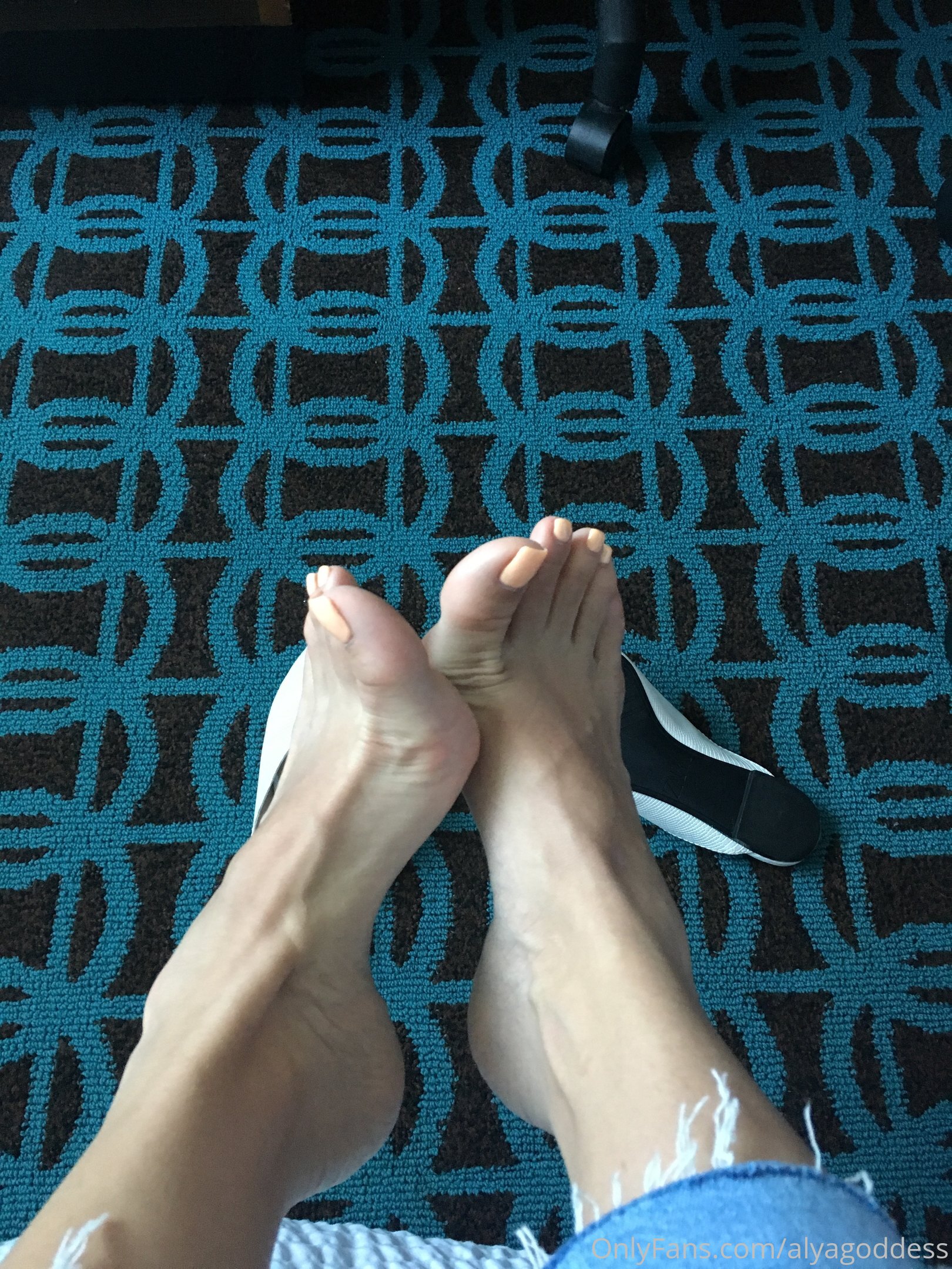 alyagoddess feet photo 1