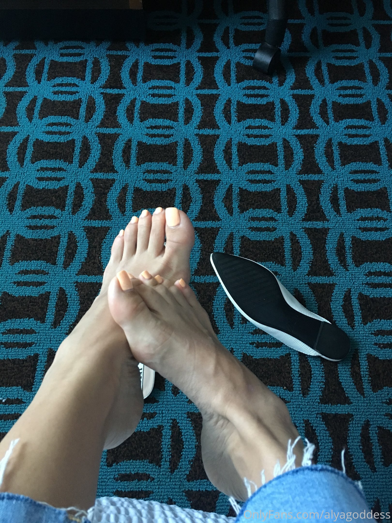 alyagoddess feet photo 3