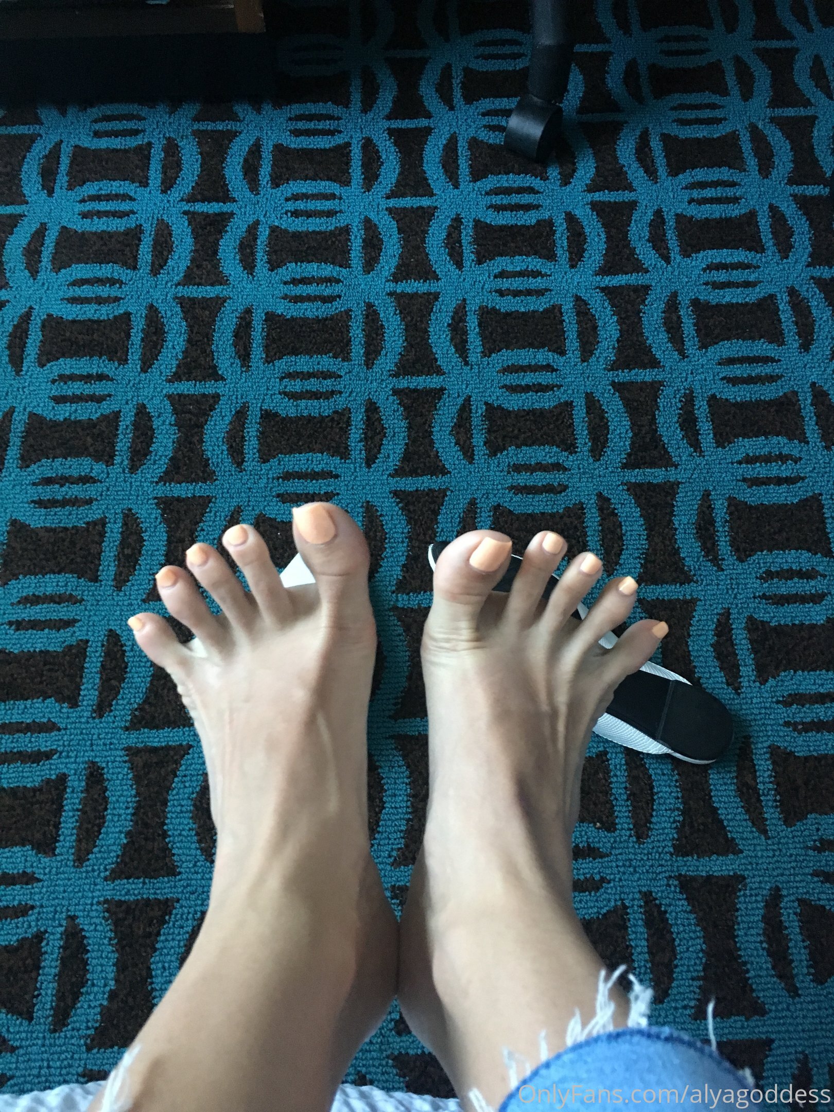 alyagoddess feet photo 2