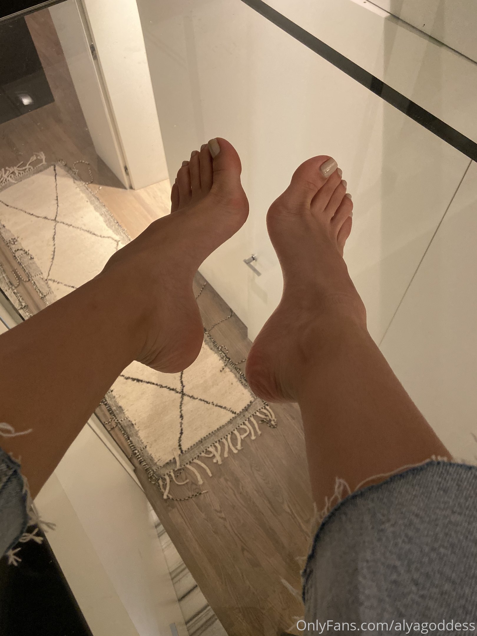 alyagoddess feet photo 14