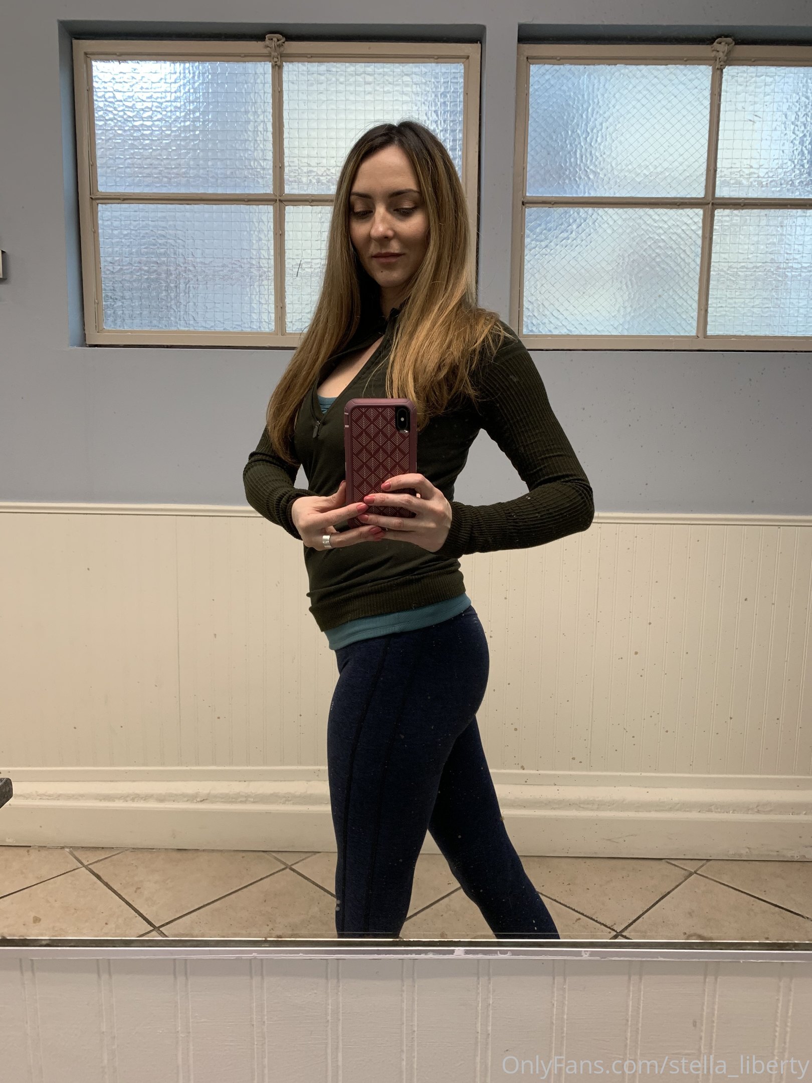stella_liberty feet photo 7