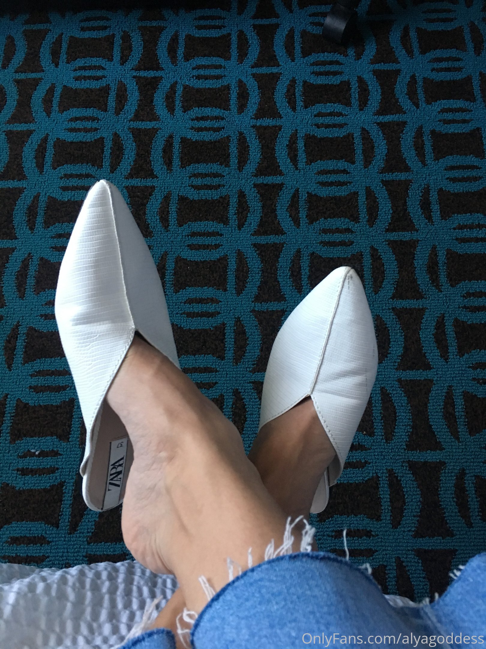 alyagoddess feet photo 11