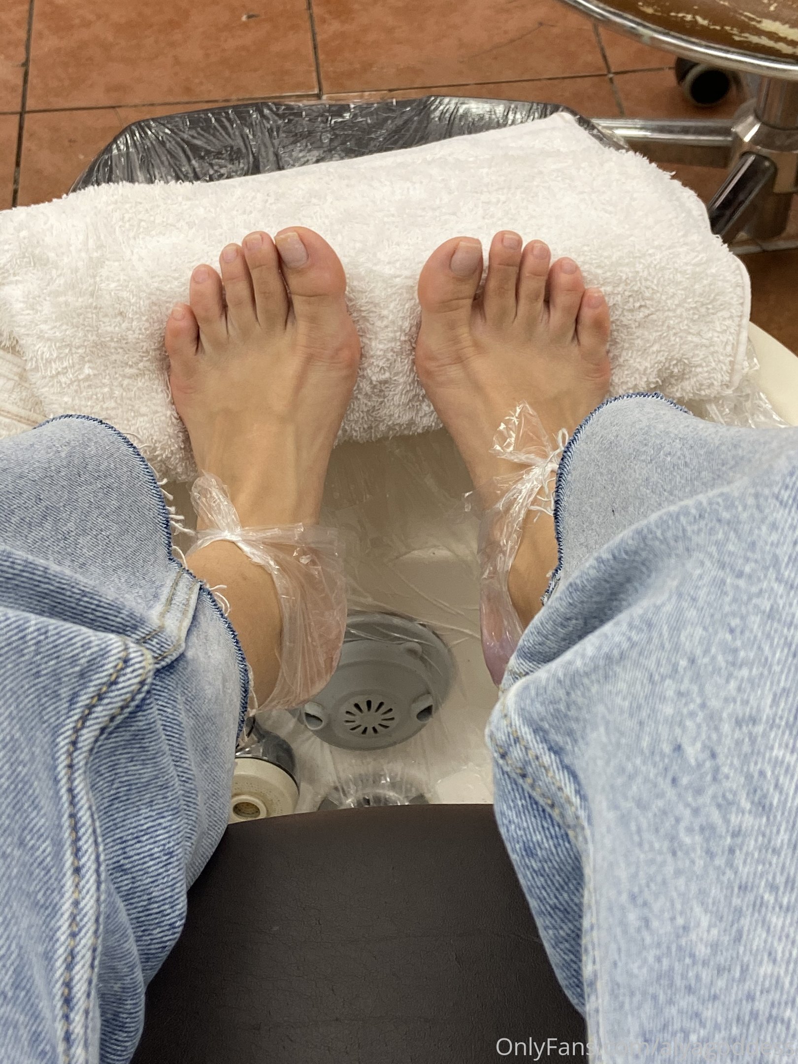 alyagoddess feet photo 14