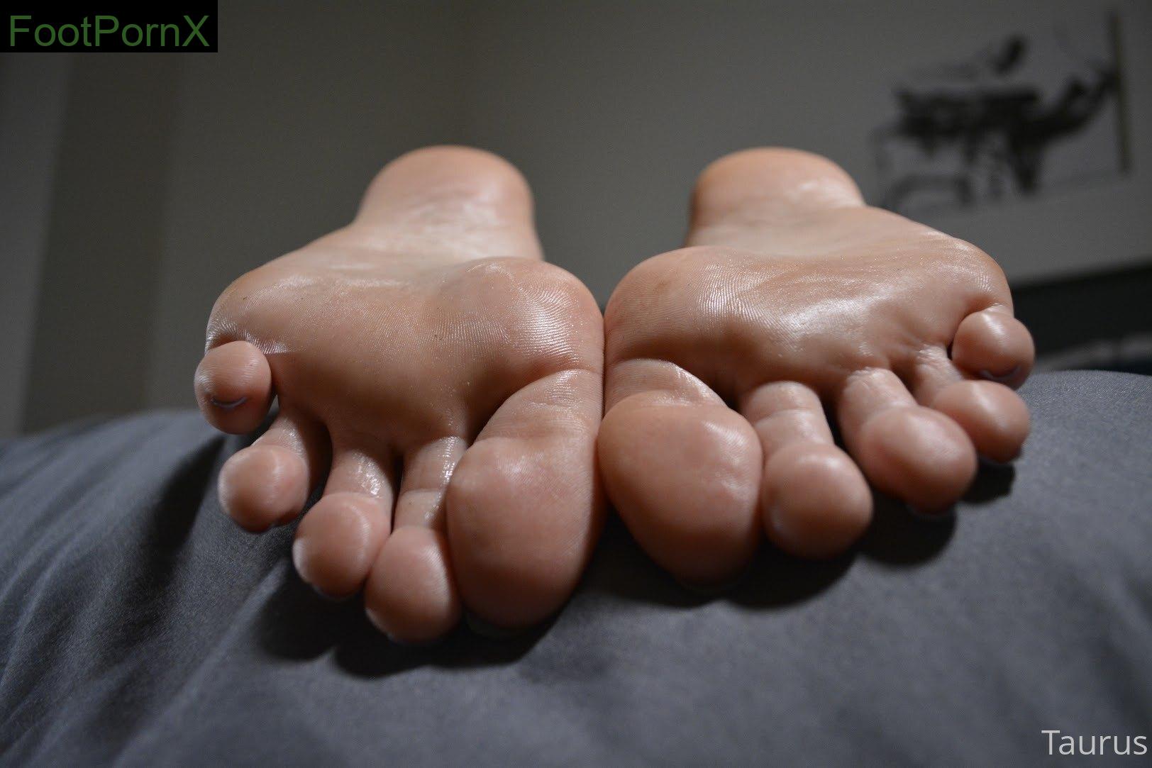 tastytaurustoes feet photo 18
