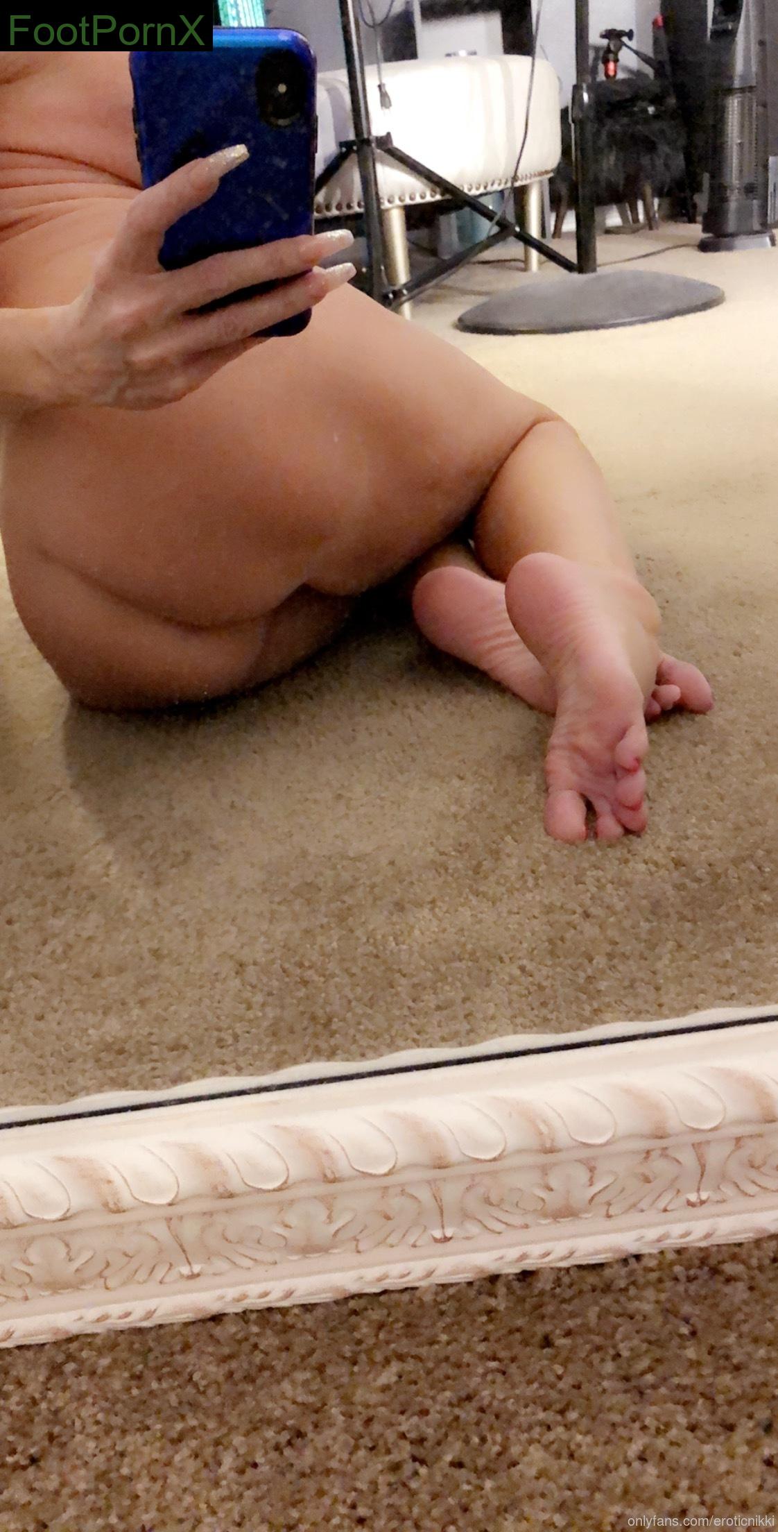 eroticnikki feet photo 22