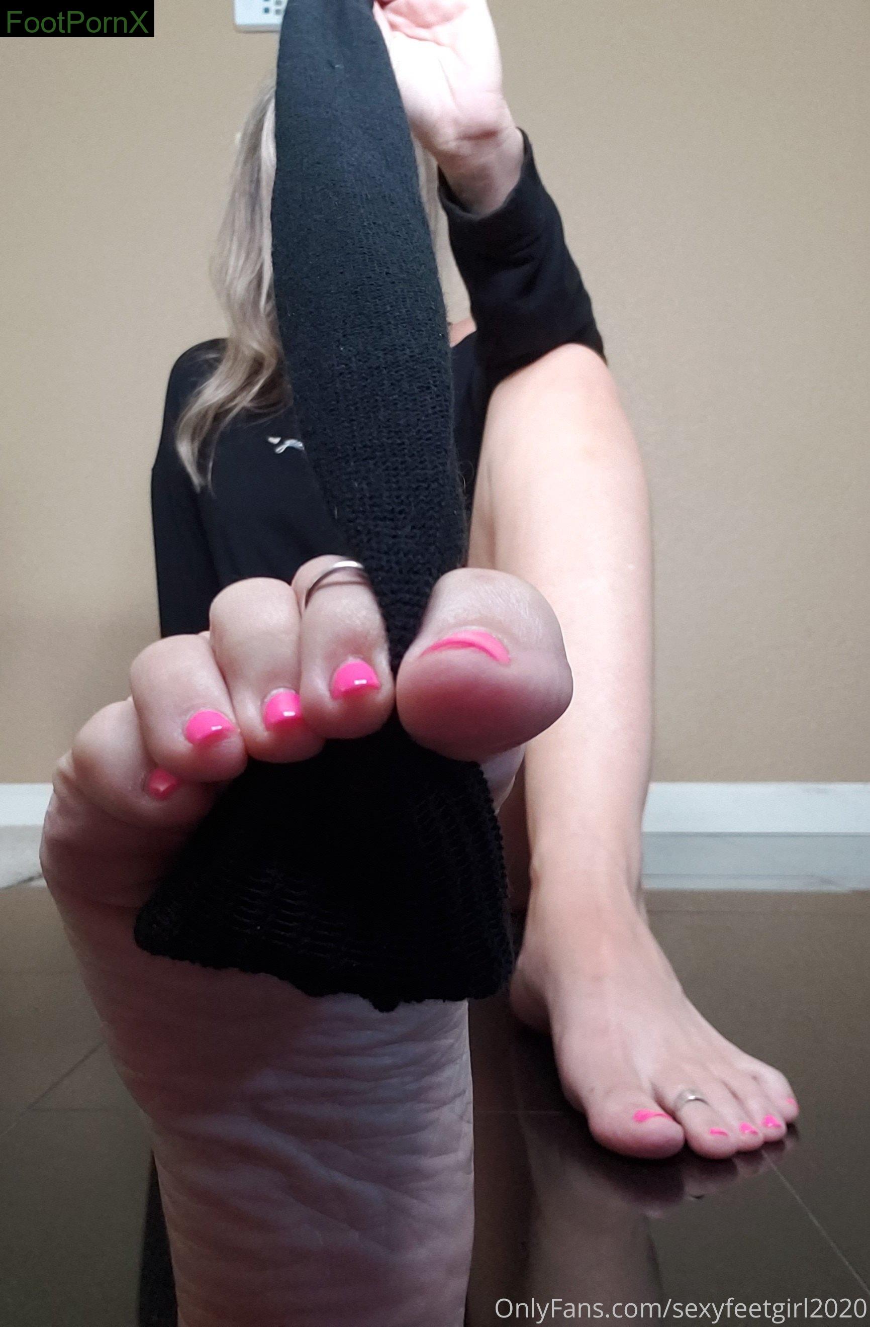 sexyfeetgirl2020 feet photo 12
