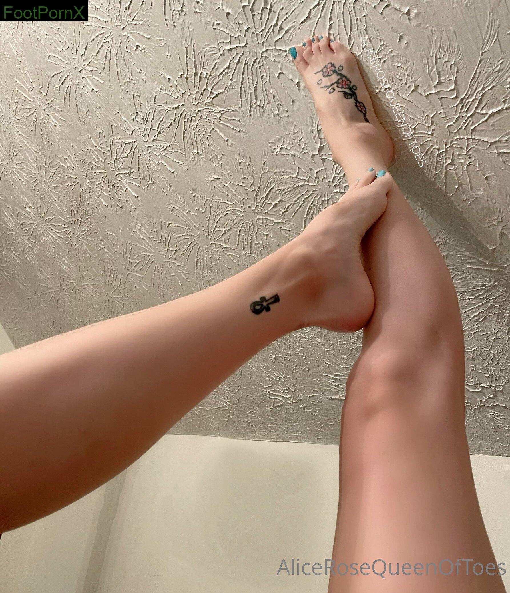 alicerosequeenoftoes feet photo 14