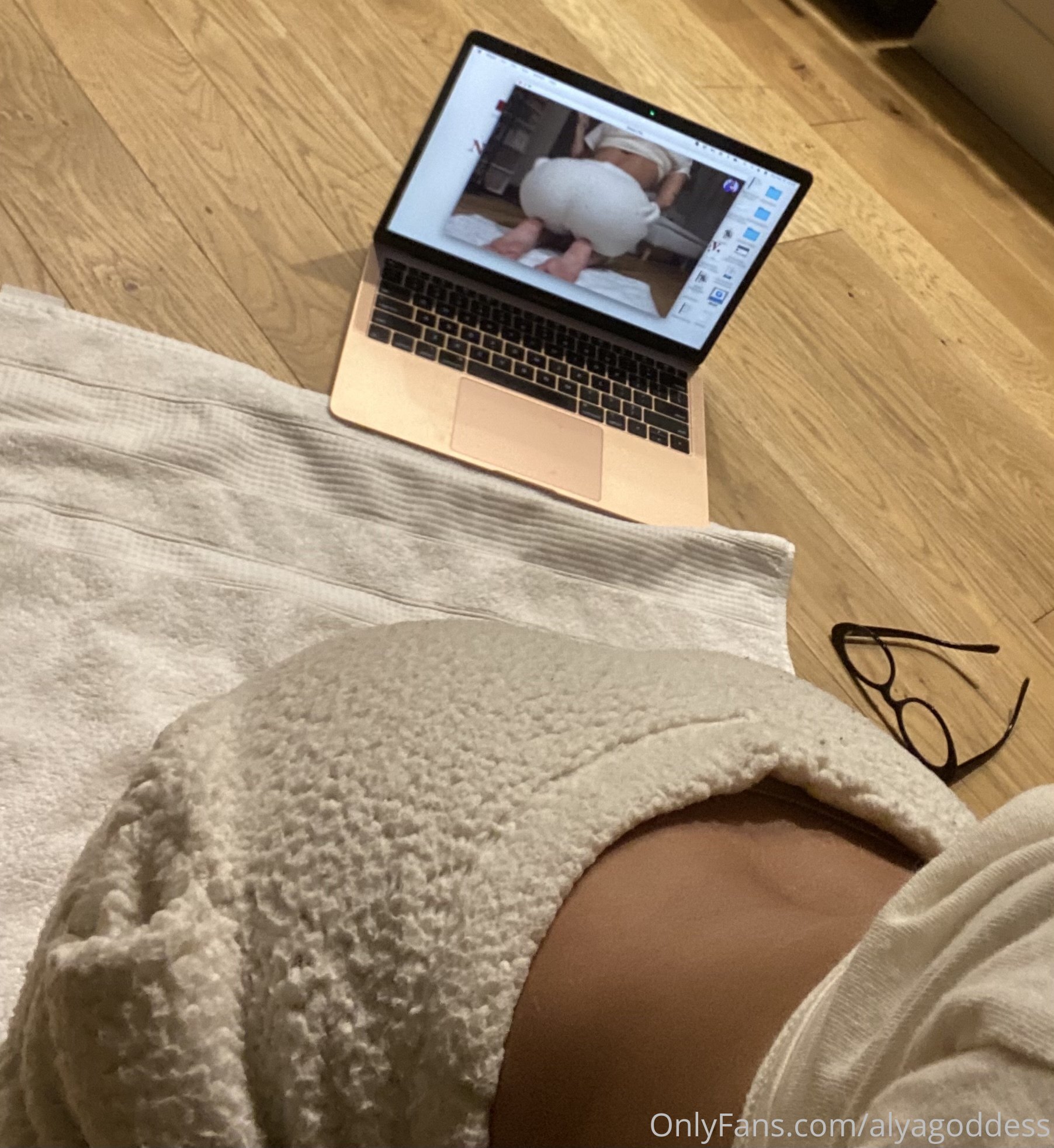 alyagoddess feet photo 18
