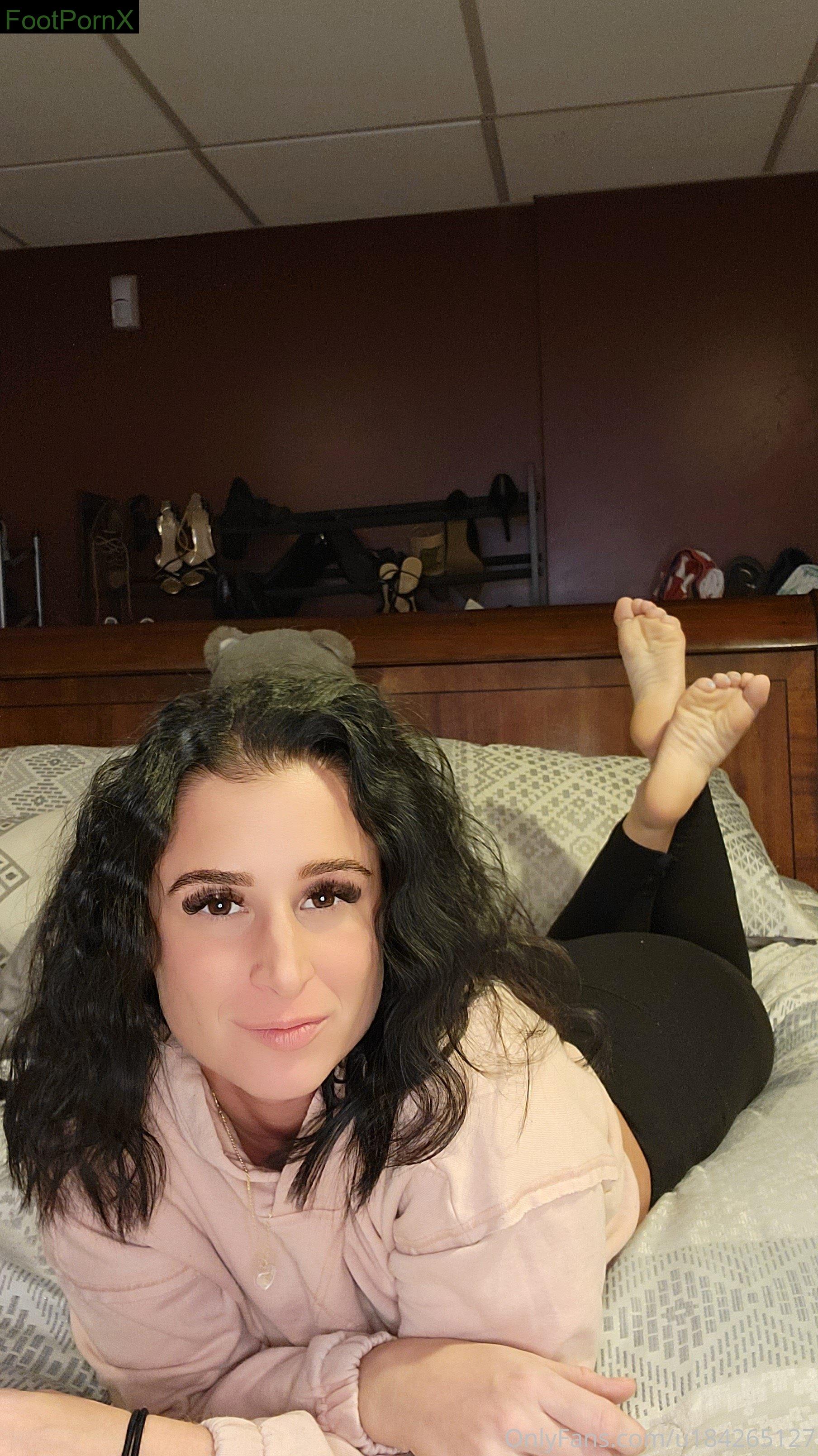 u184265127 feet photo 17