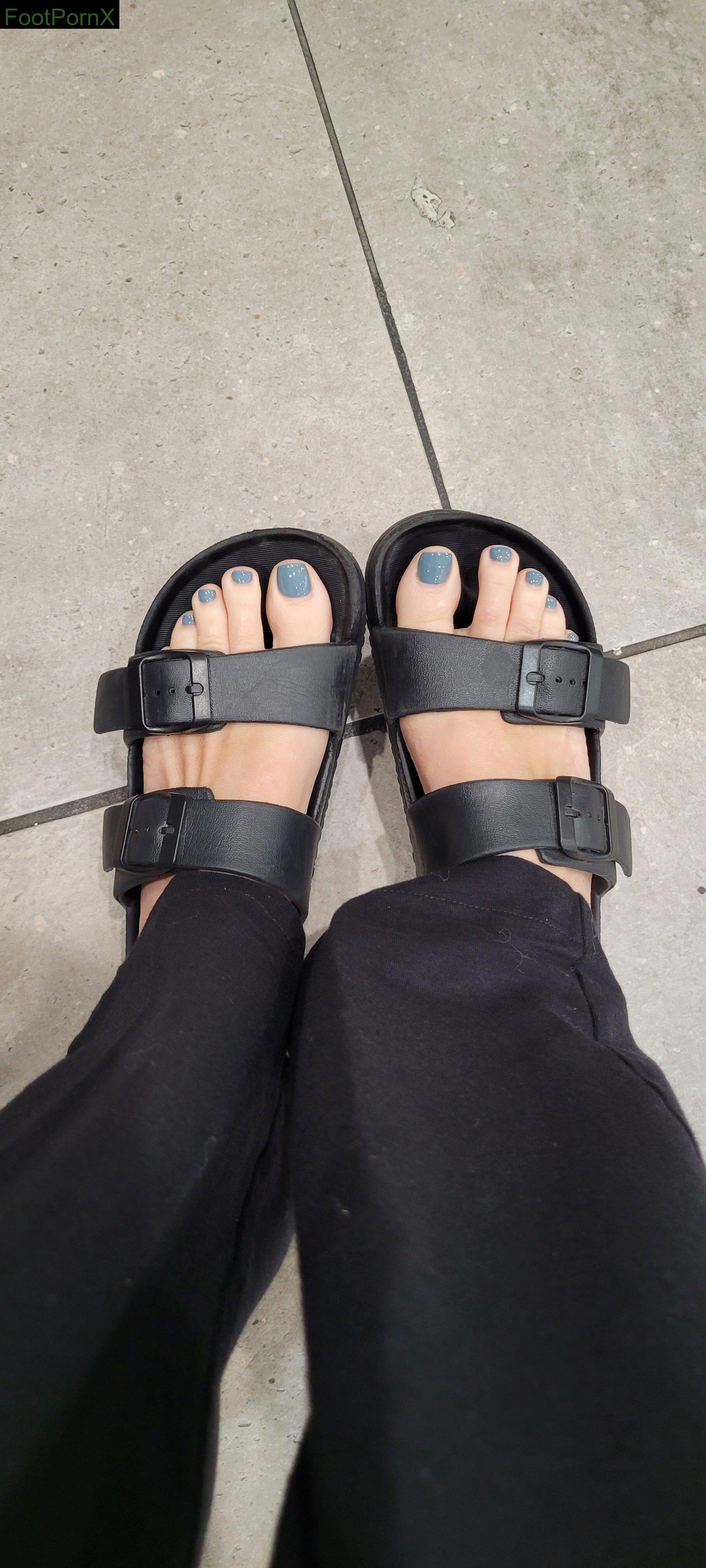 raw_f00tage feet photo 12
