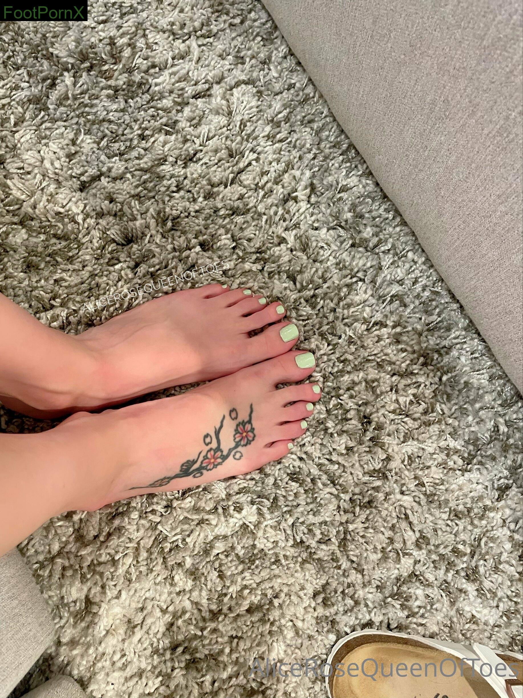 alicerosequeenoftoes feet photo 11