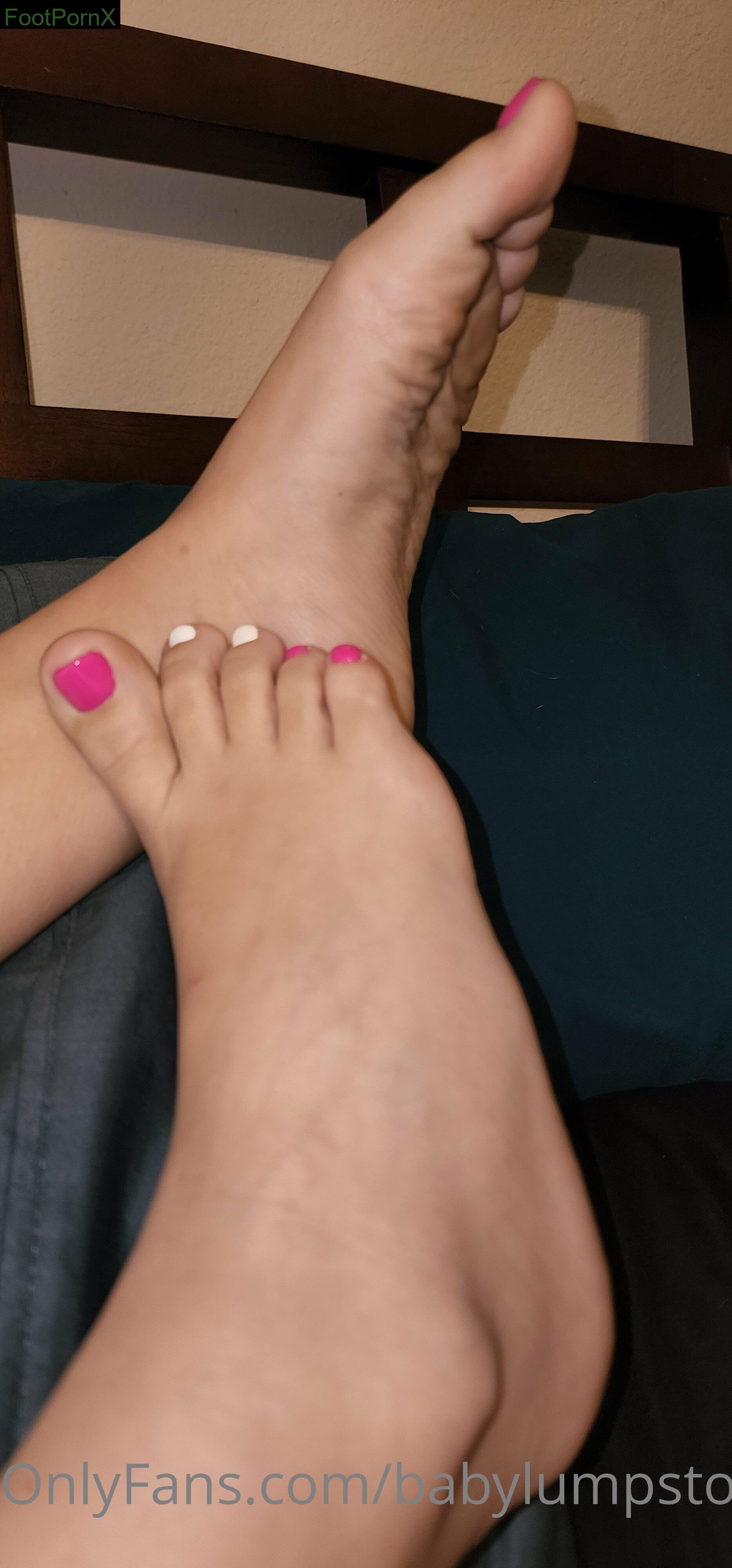 babylumpstoes420 feet photo 4