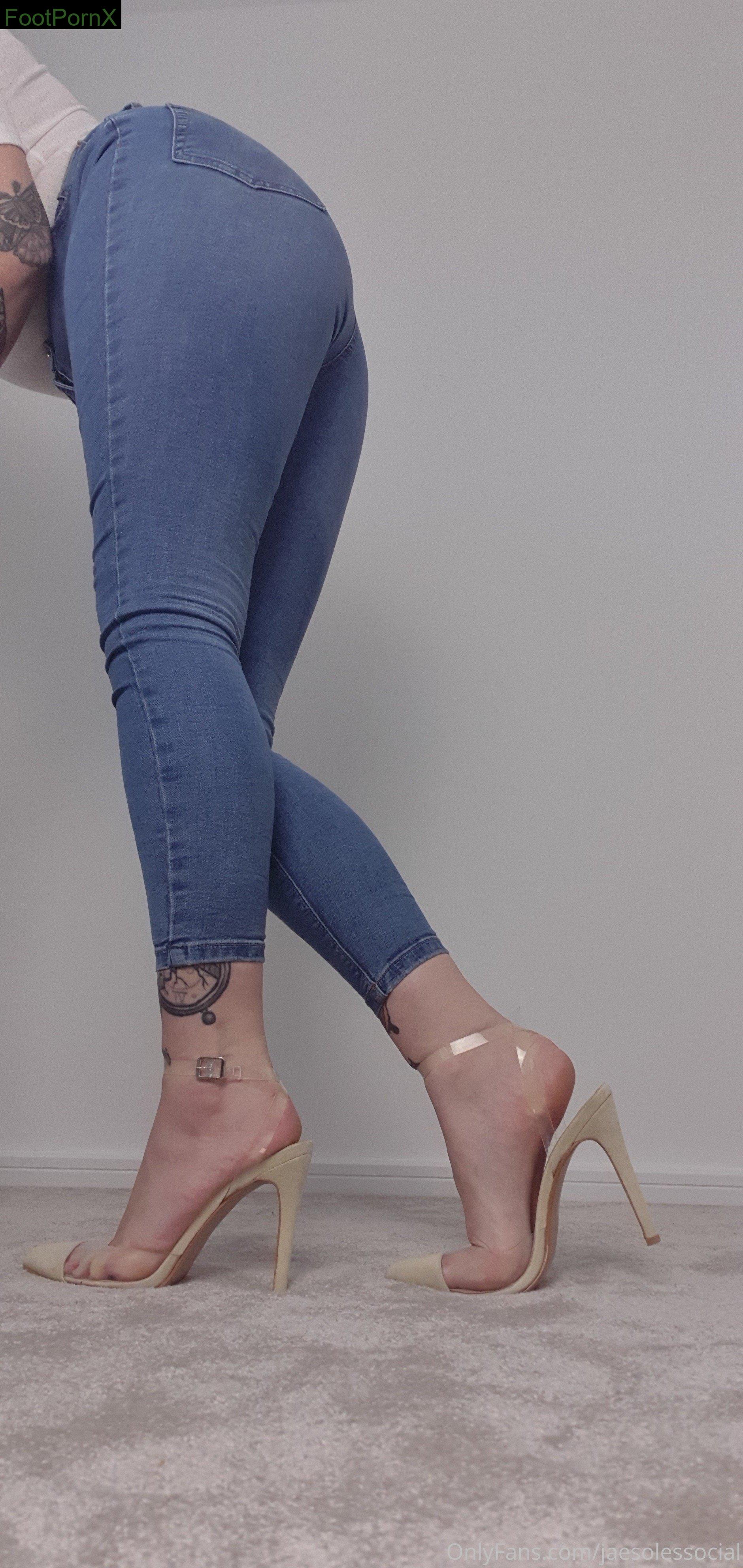 jaesolessocial feet photo 3
